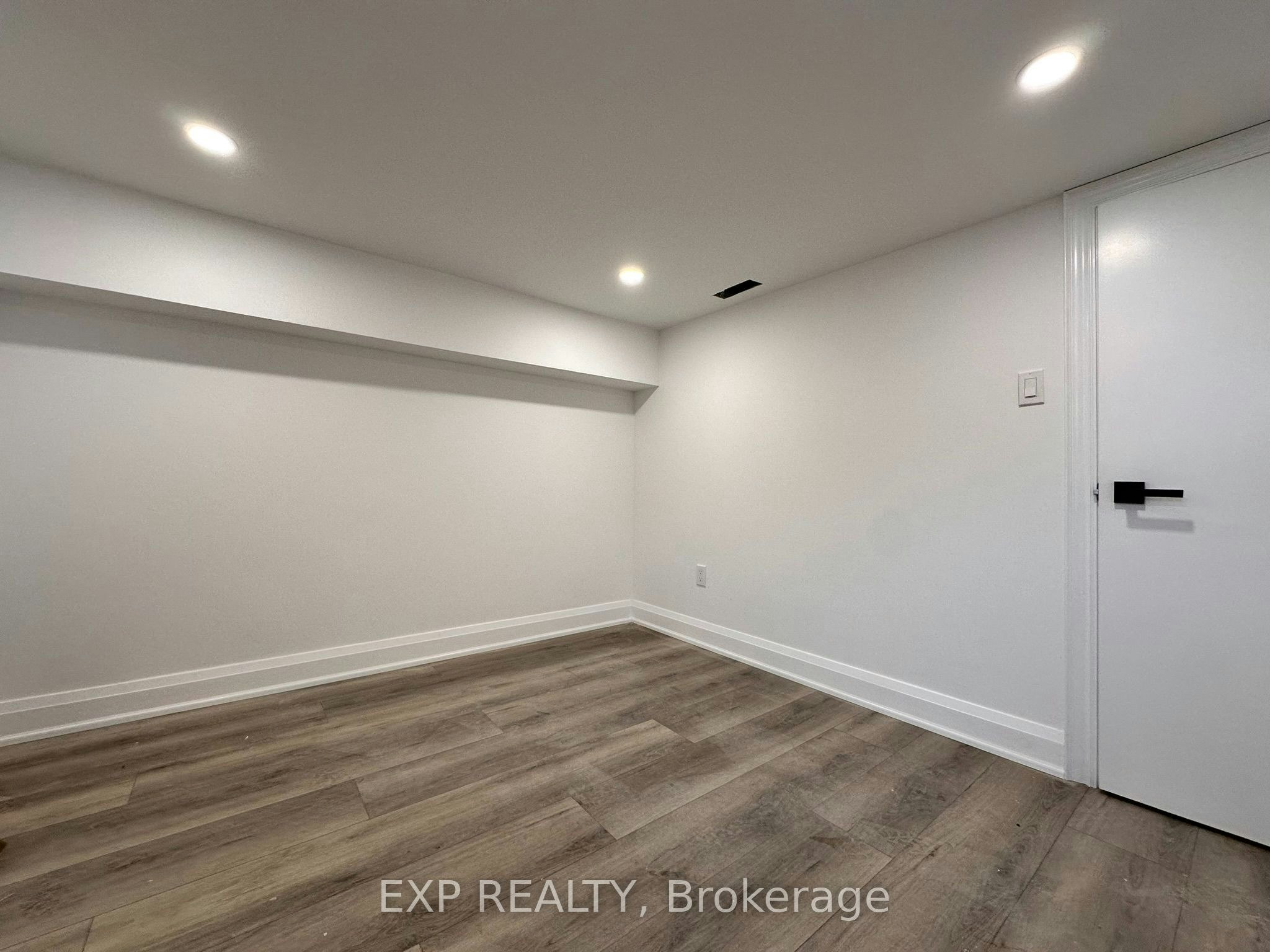Lower-143 Gladstone Avenue, Toronto, ON, M6J 3L1 - 8
