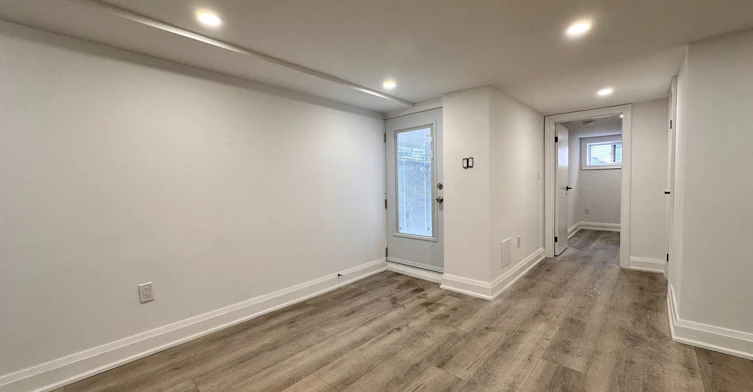 Lower-143 Gladstone Avenue, Toronto, ON, M6J 3L1 - 5