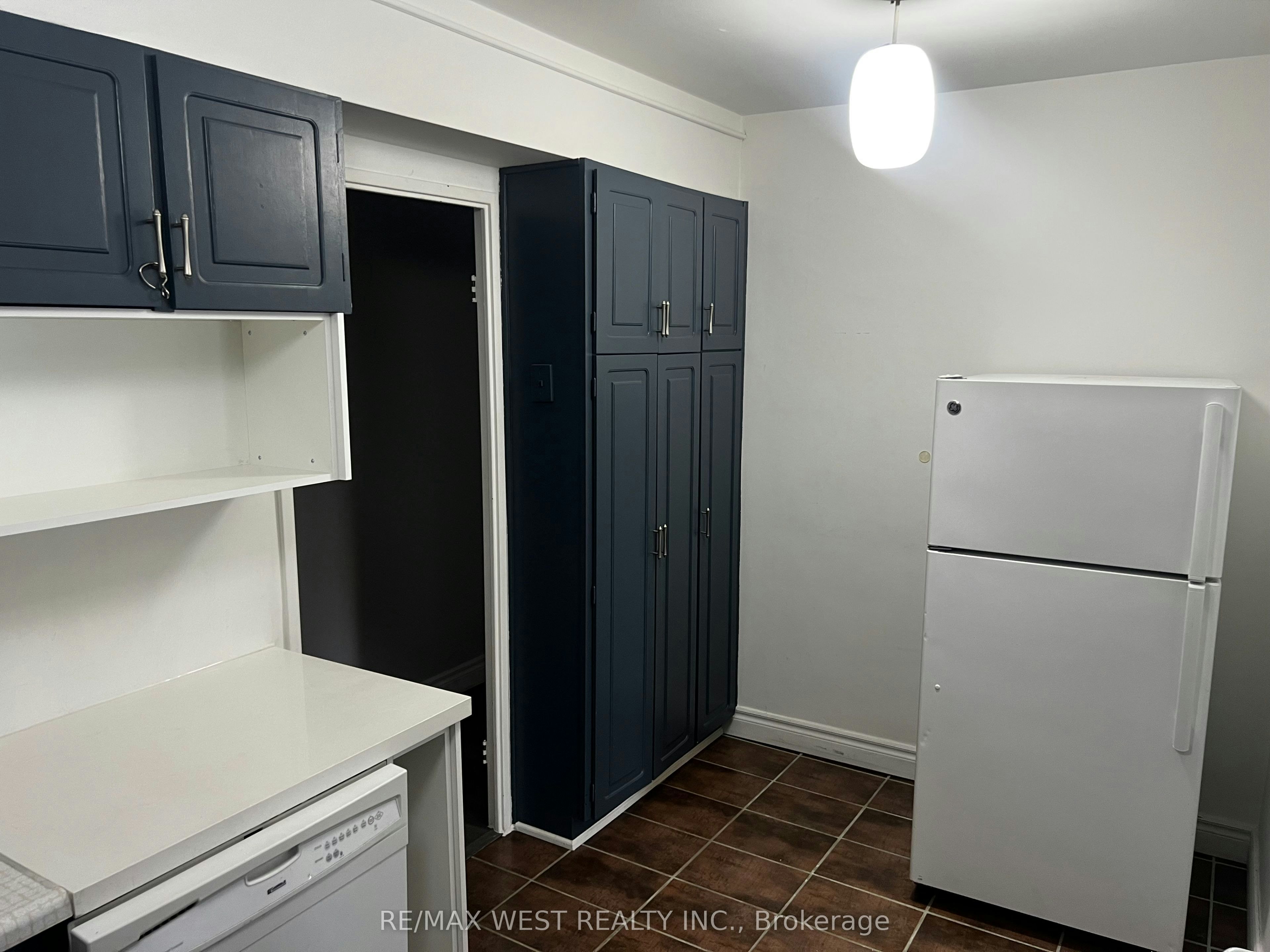202-130 Neptune Drive, Toronto, ON, M6A 1X5 - 7