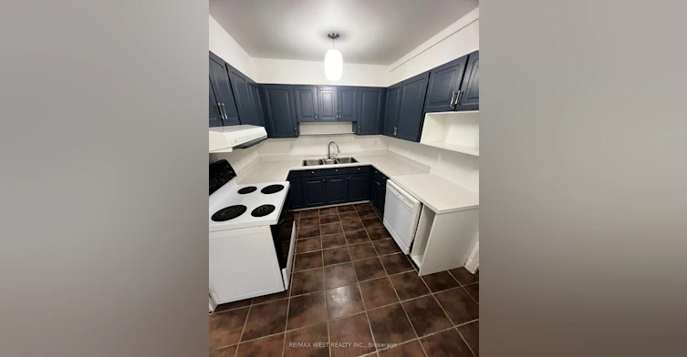 202-130 Neptune Drive, Toronto, ON, M6A 1X5 - 6