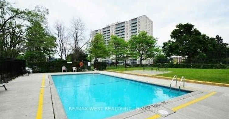 202-130 Neptune Drive, Toronto, ON, M6A 1X5 - 24