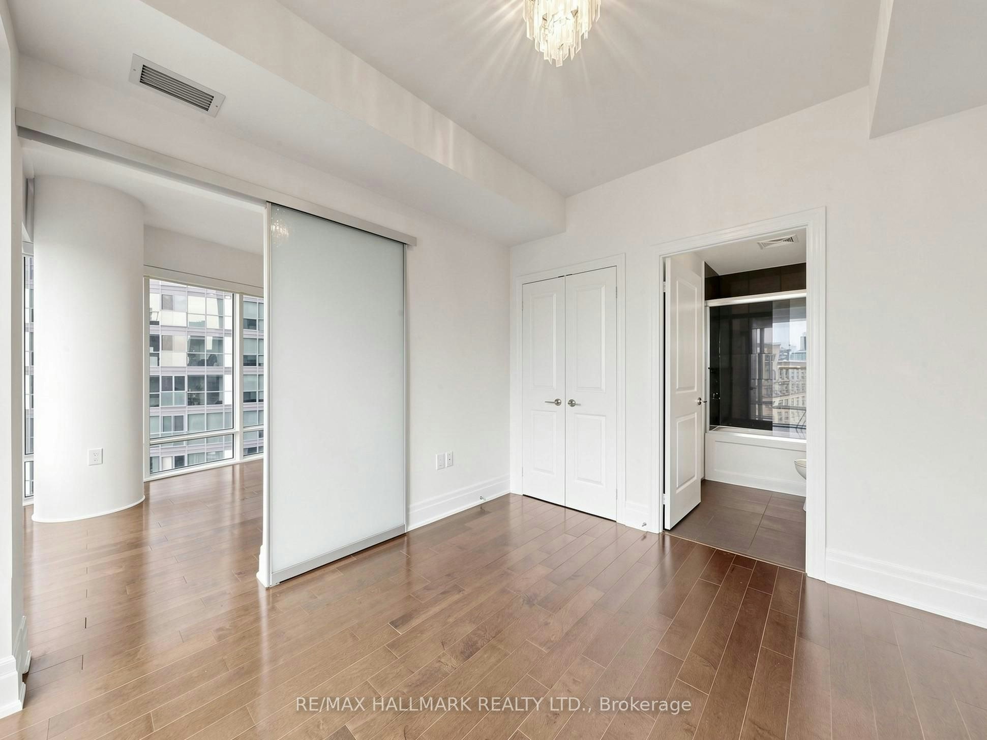 2711-8 The Esplanade Avenue, Toronto, ON, M5E 0A6 - 28