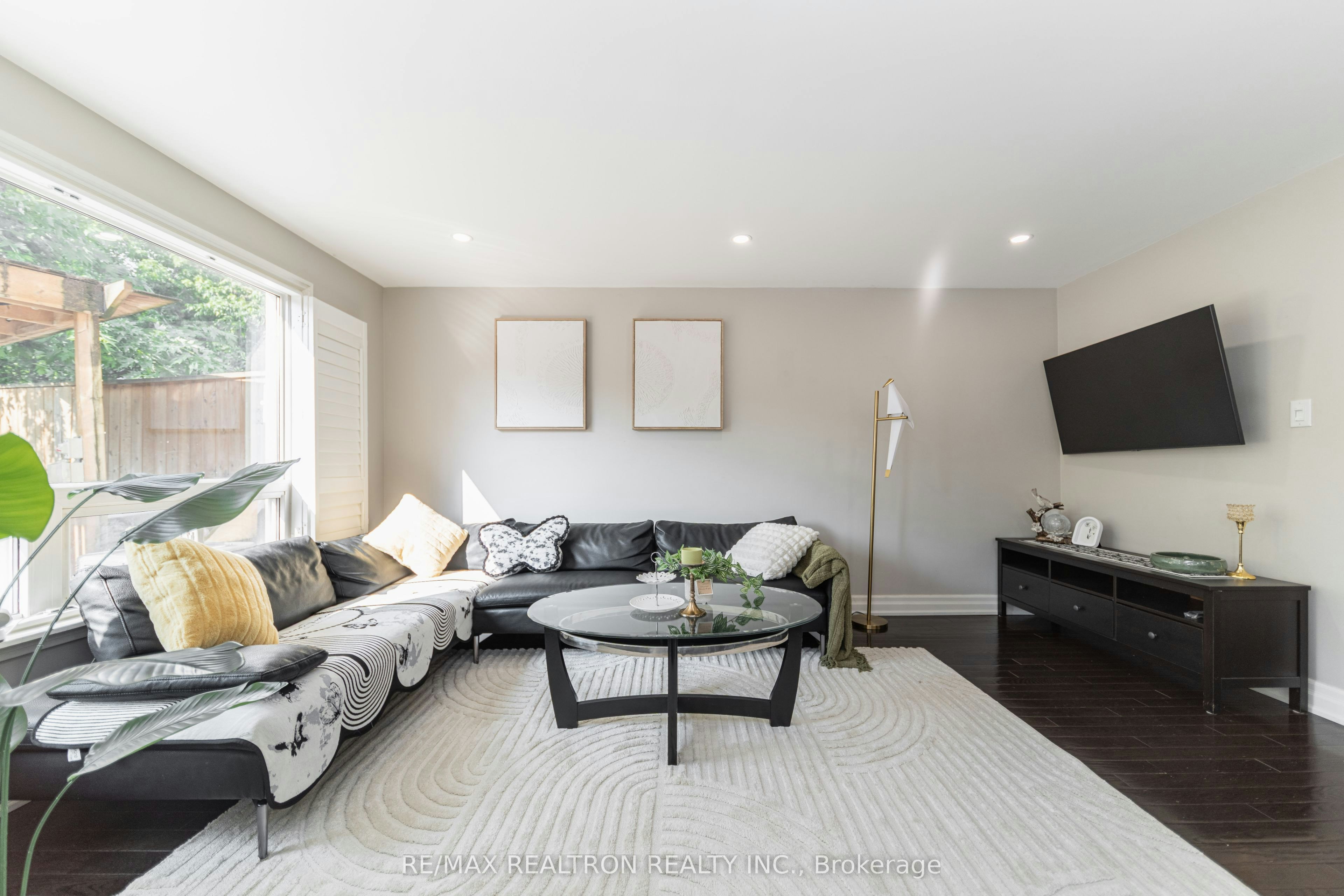 2 Lynedock Crescent, Toronto, ON, M3A 2A8