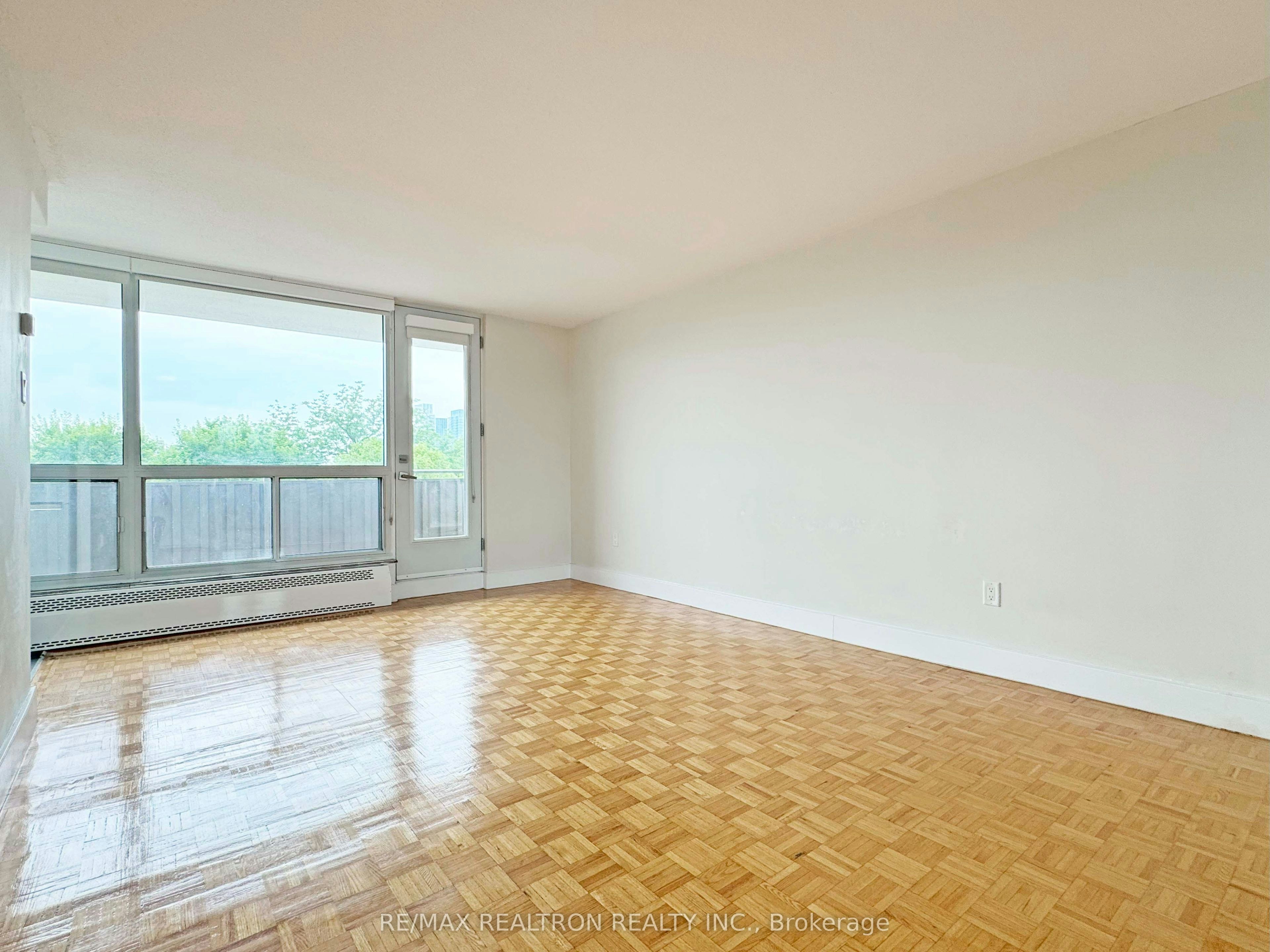 502-666 Spadina Avenue, Toronto, ON, M5S 2H8