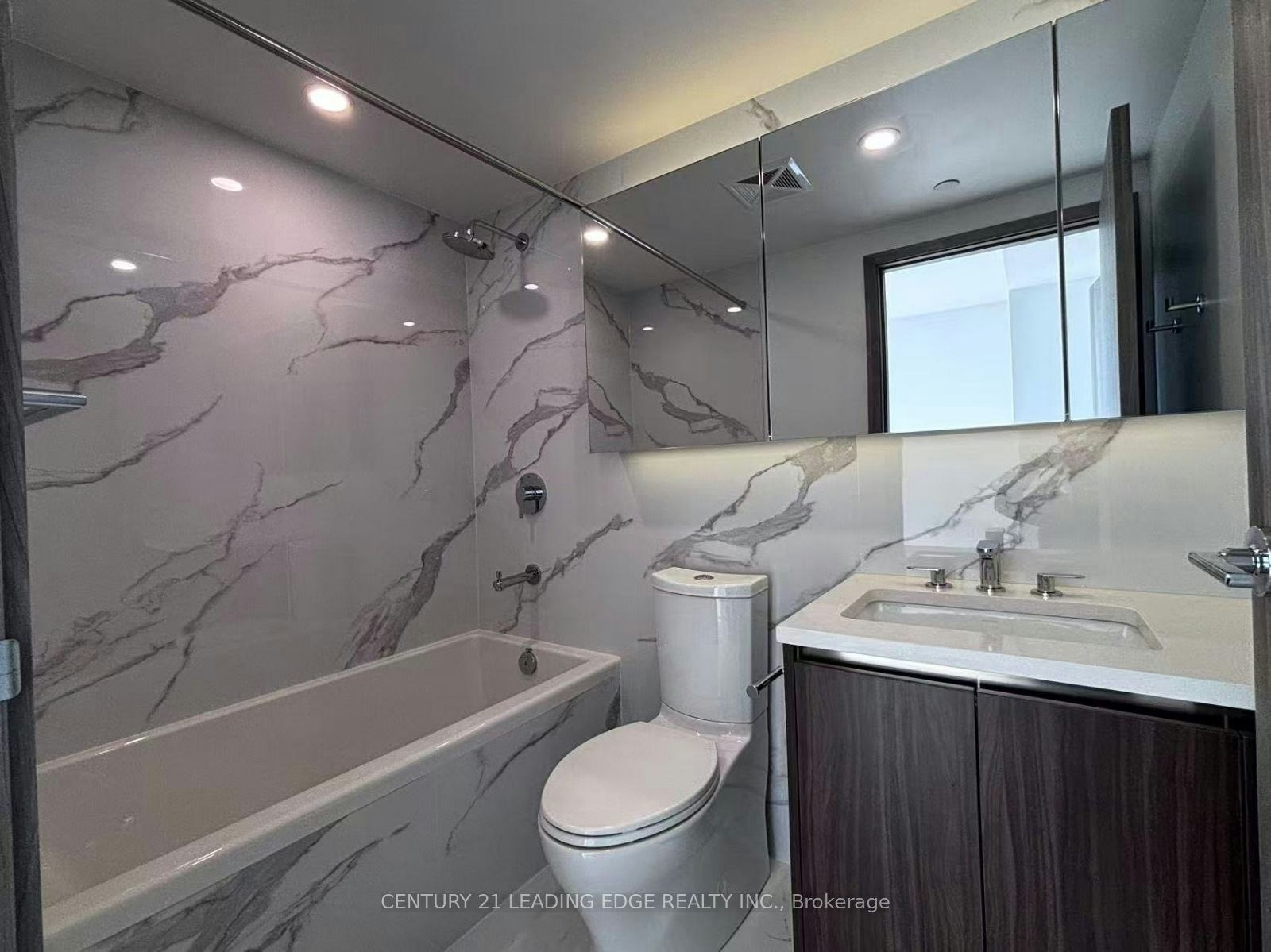 2203-3 Concord Cityplace Way, Toronto, ON, M5V 0X3 - 4