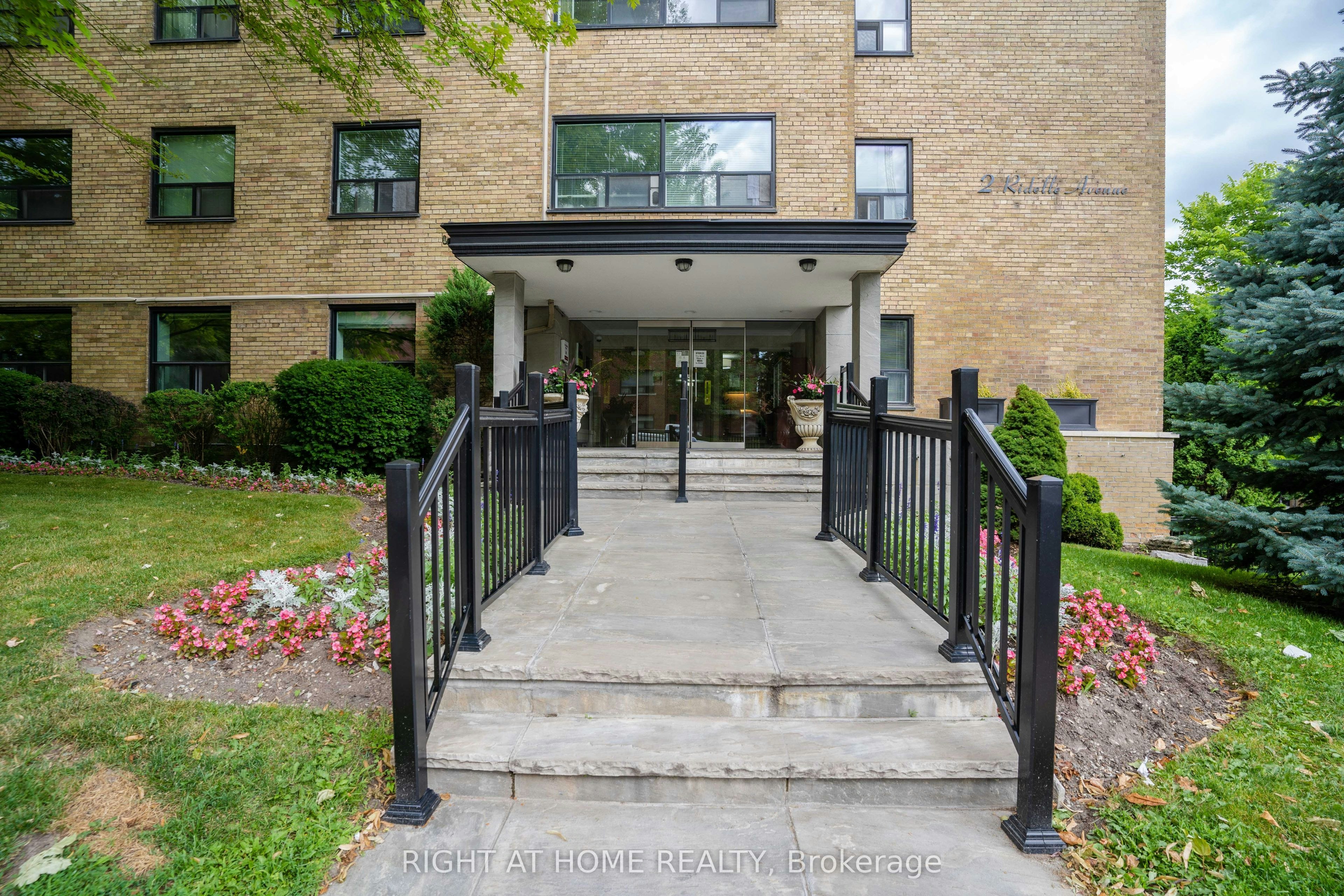502-2 Ridelle Avenue, Toronto, ON, M6B 1H4 - 3