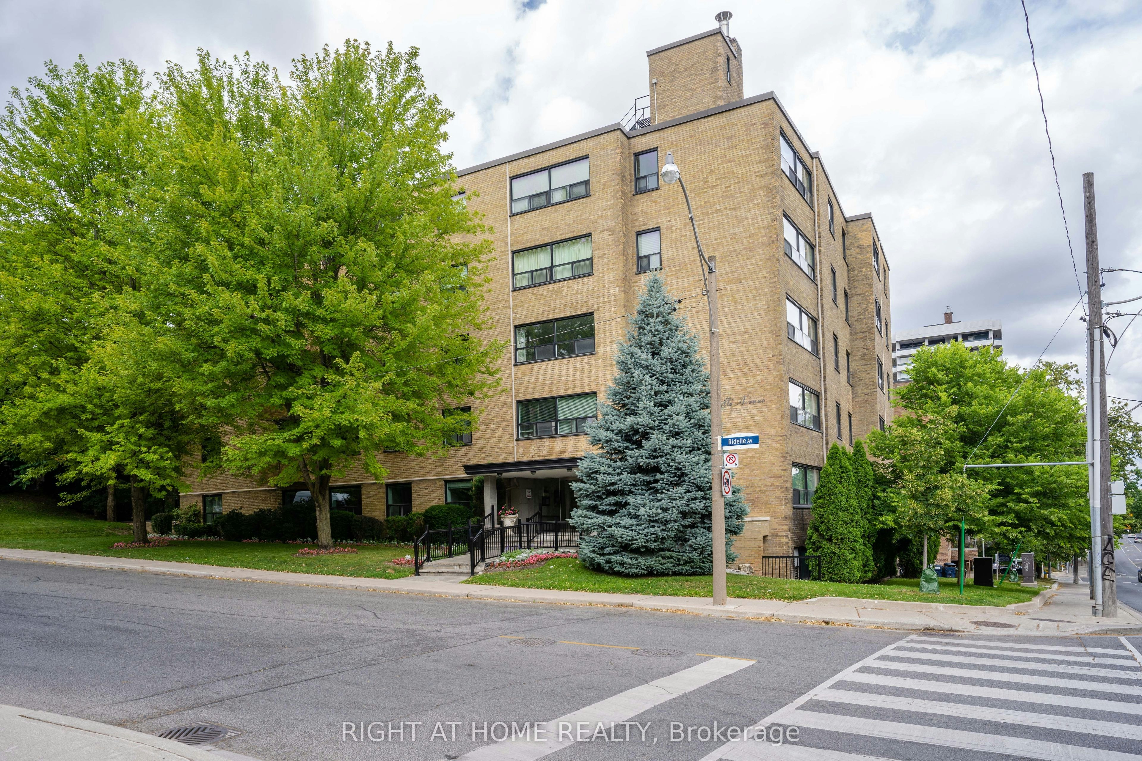 502-2 Ridelle Avenue, Toronto, ON, M6B 1H4