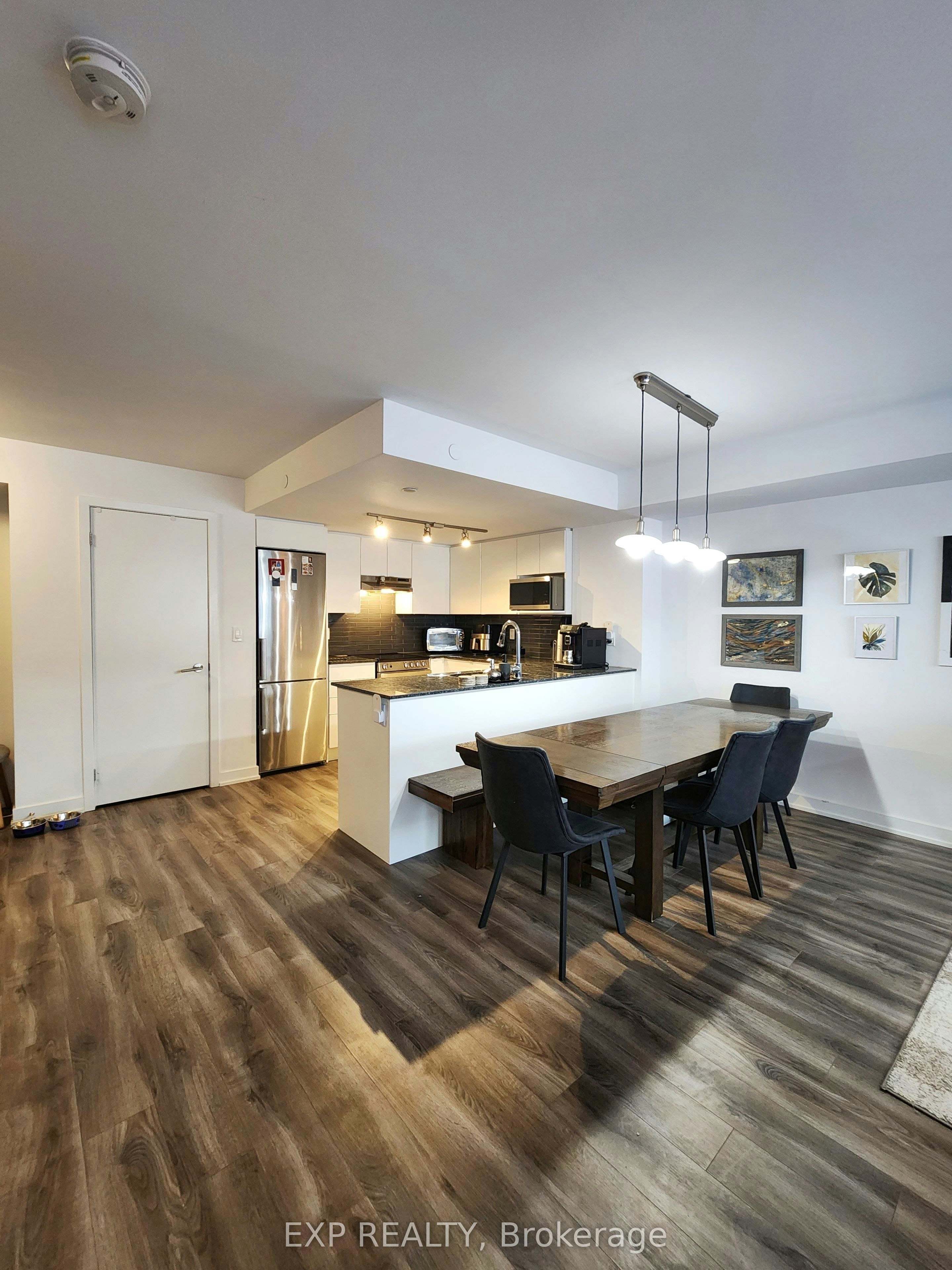 7-106 Varna Drive, Toronto, ON, M6A 0C8
