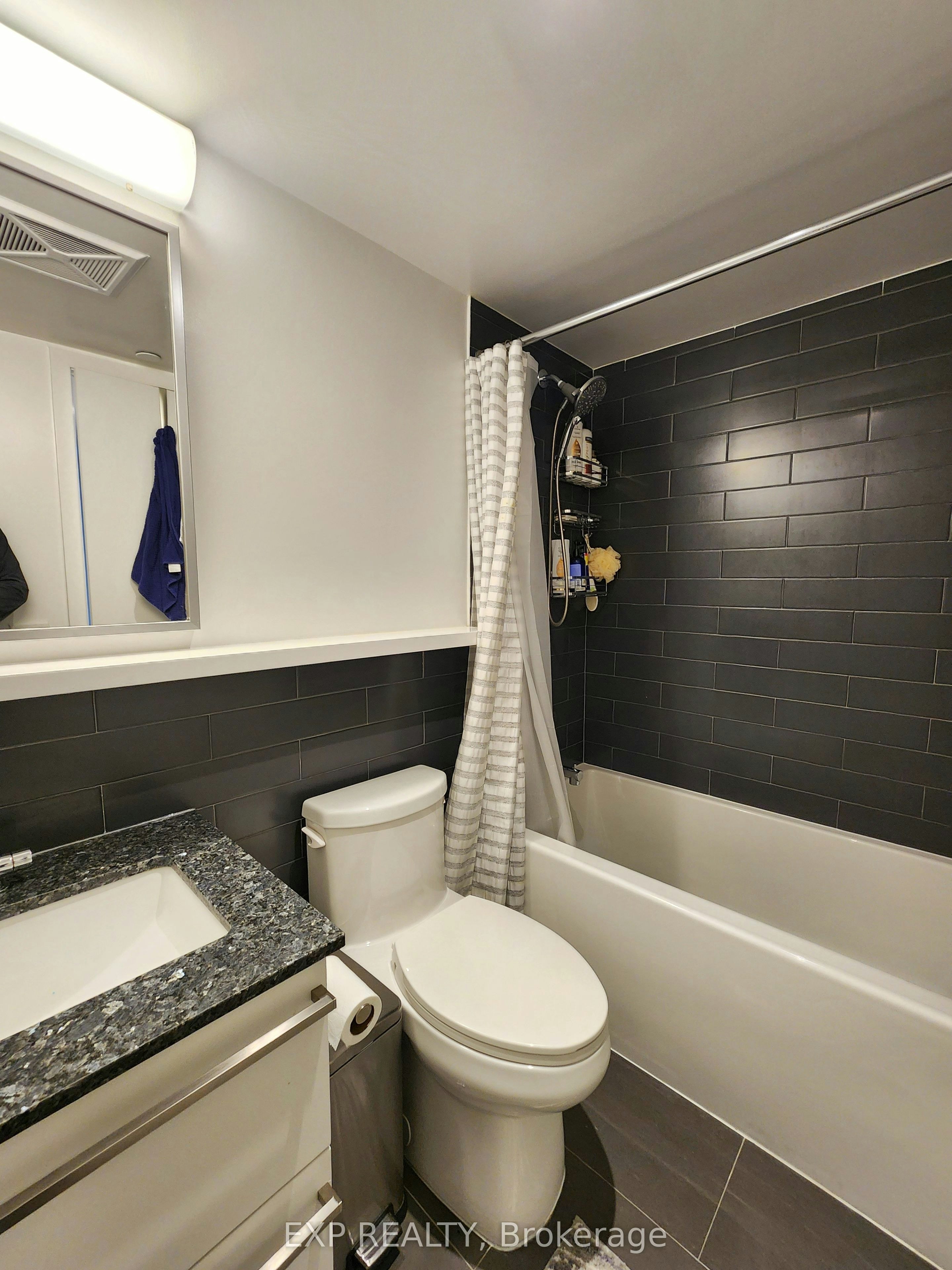 7-106 Varna Drive, Toronto, ON, M6A 0C8 - 7