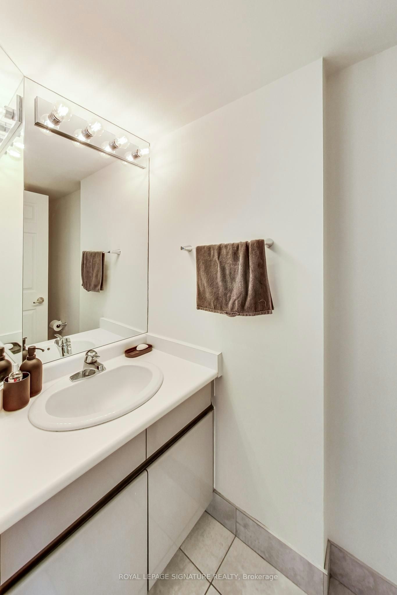 TH5-11 Broadway Avenue, Toronto, ON, M4P 1T7 - 13