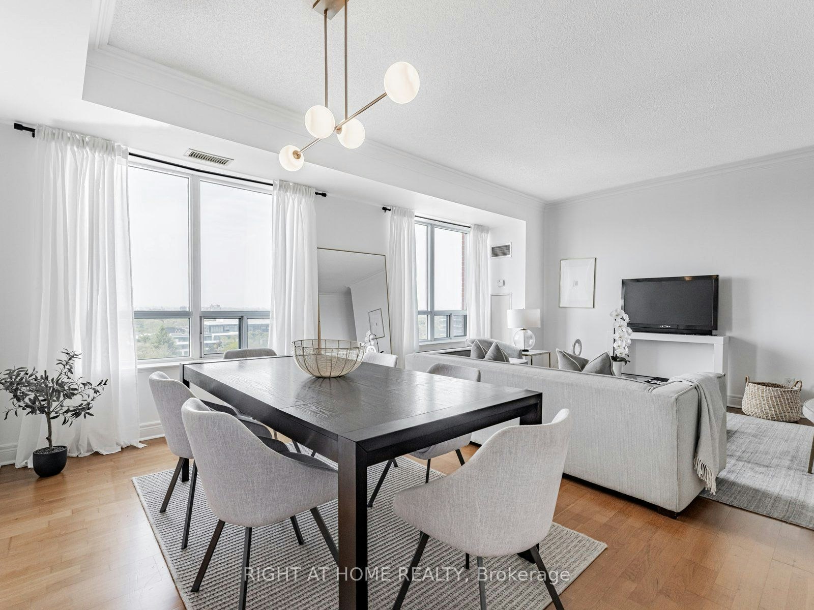 RG1-1 Clairtrell Road, Toronto, ON, M2N 7H6 - 5