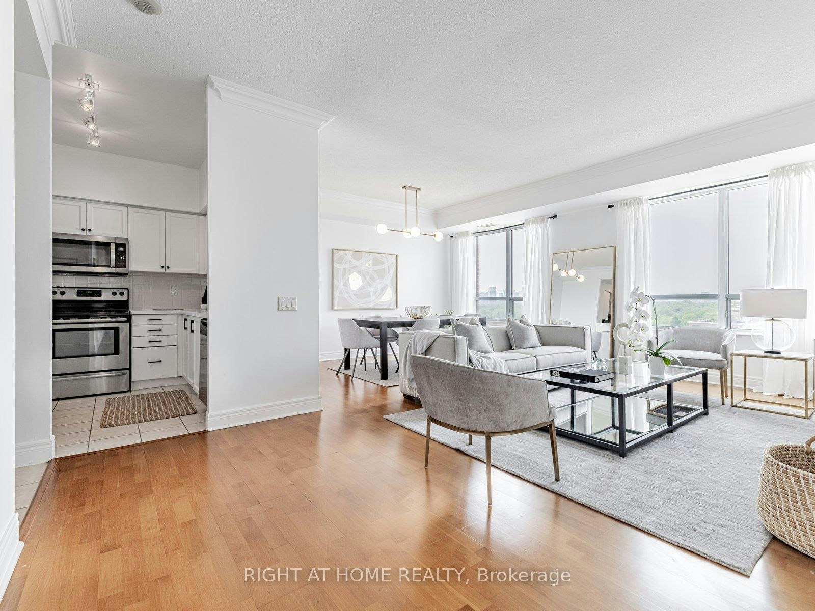 RG1-1 Clairtrell Road, Toronto, ON, M2N 7H6 - 2