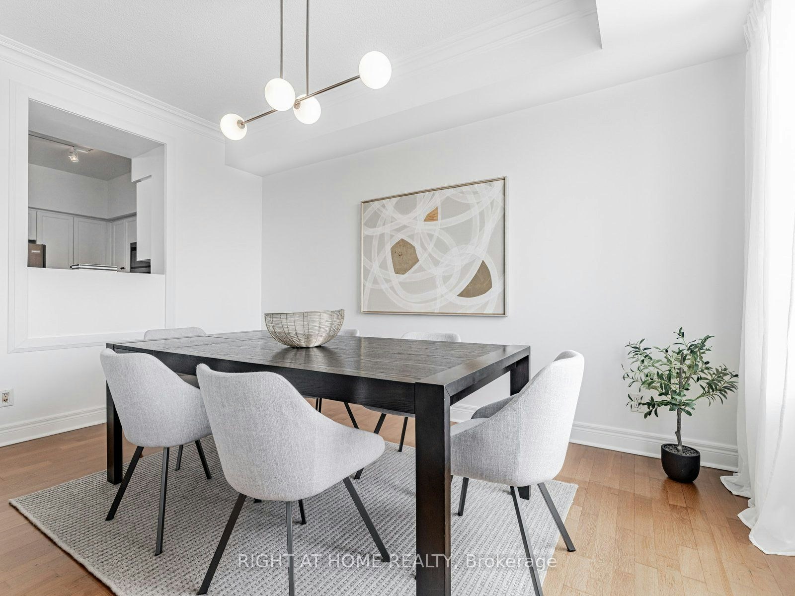 RG1-1 Clairtrell Road, Toronto, ON, M2N 7H6 - 4
