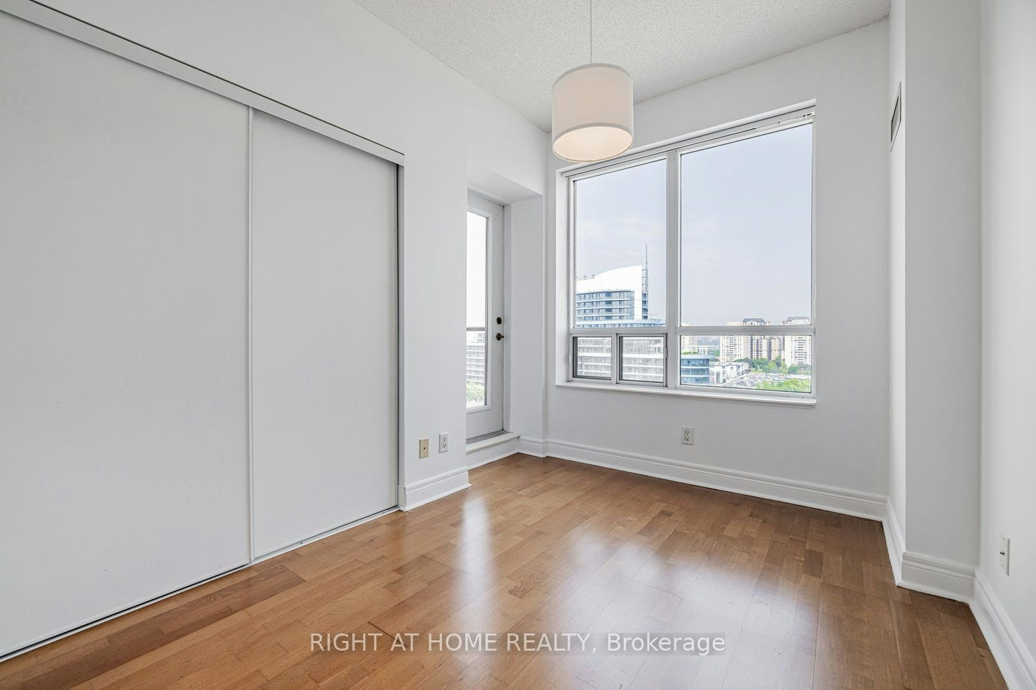 RG1-1 Clairtrell Road, Toronto, ON, M2N 7H6 - 12