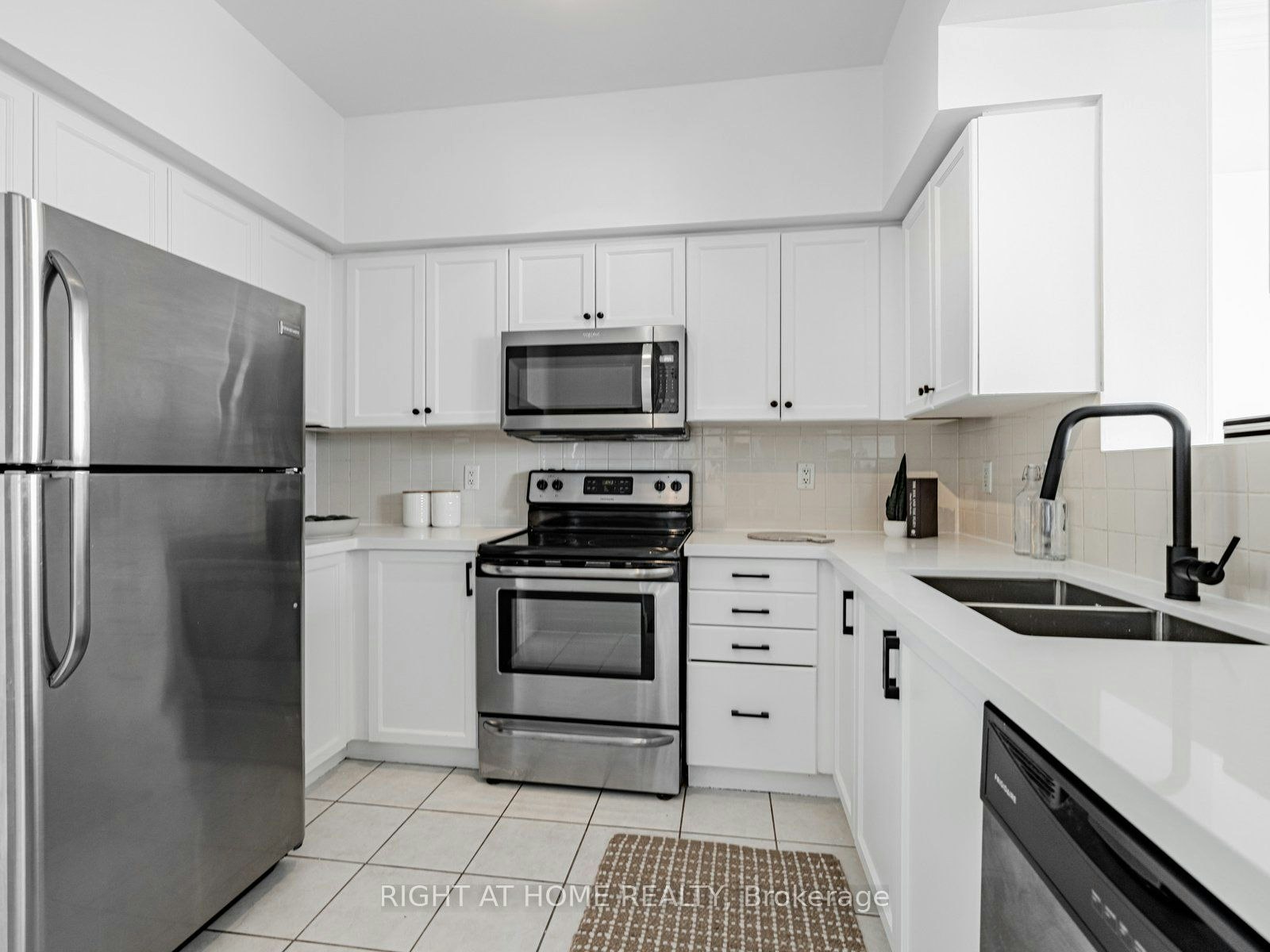 RG1-1 Clairtrell Road, Toronto, ON, M2N 7H6 - 7