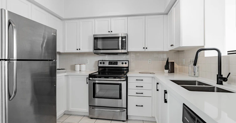 RG1-1 Clairtrell Road, Toronto, ON, M2N 7H6 - 7