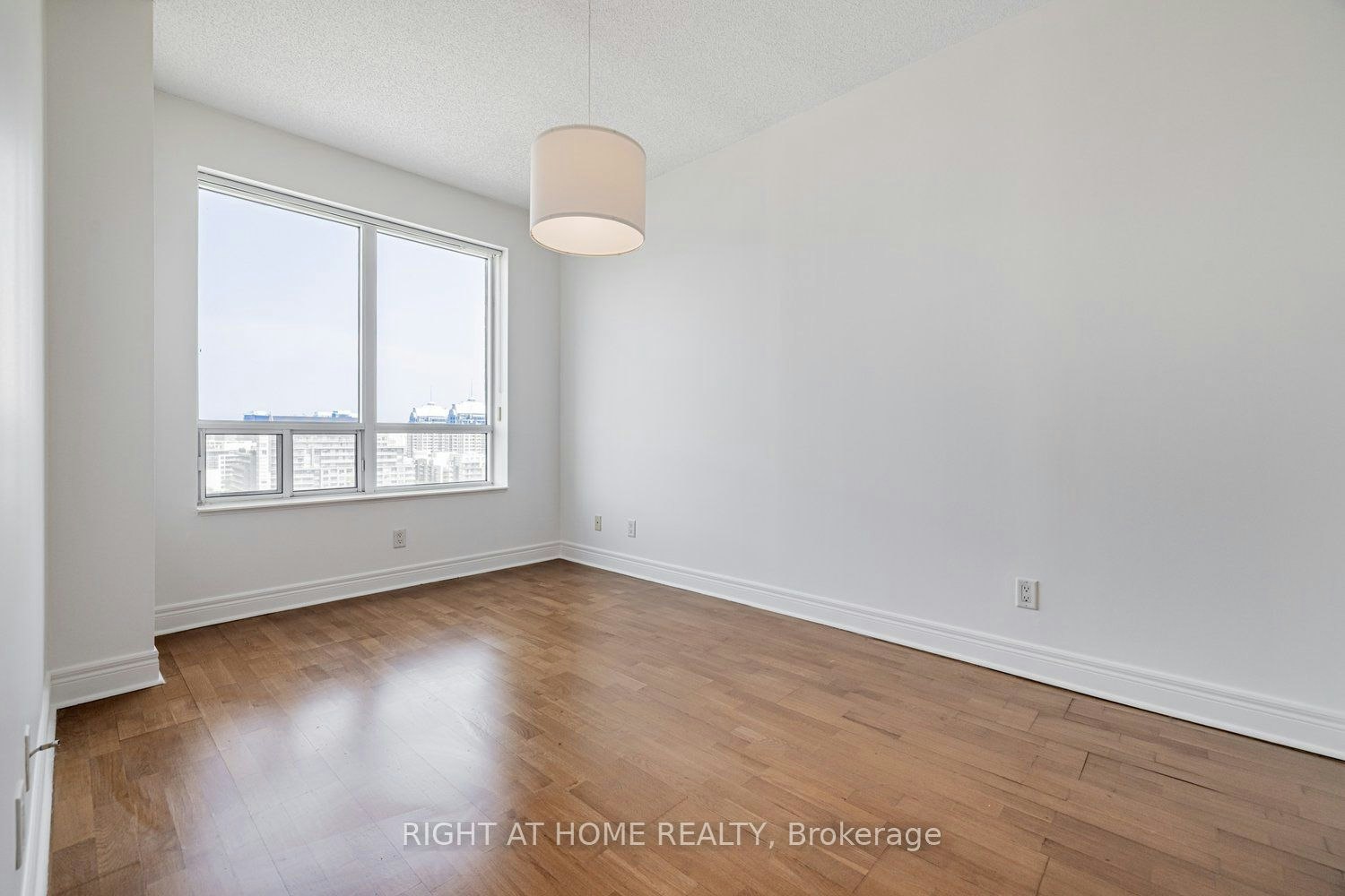 RG1-1 Clairtrell Road, Toronto, ON, M2N 7H6 - 13