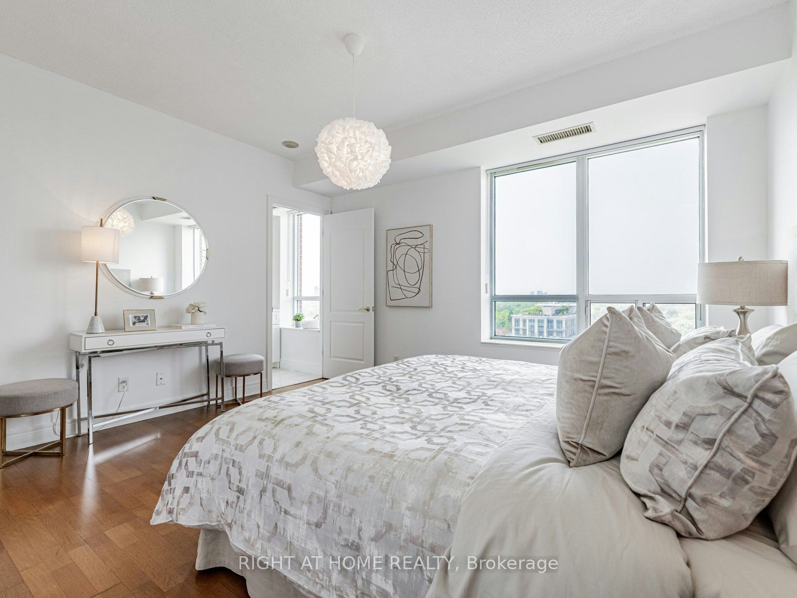 RG1-1 Clairtrell Road, Toronto, ON, M2N 7H6 - 10