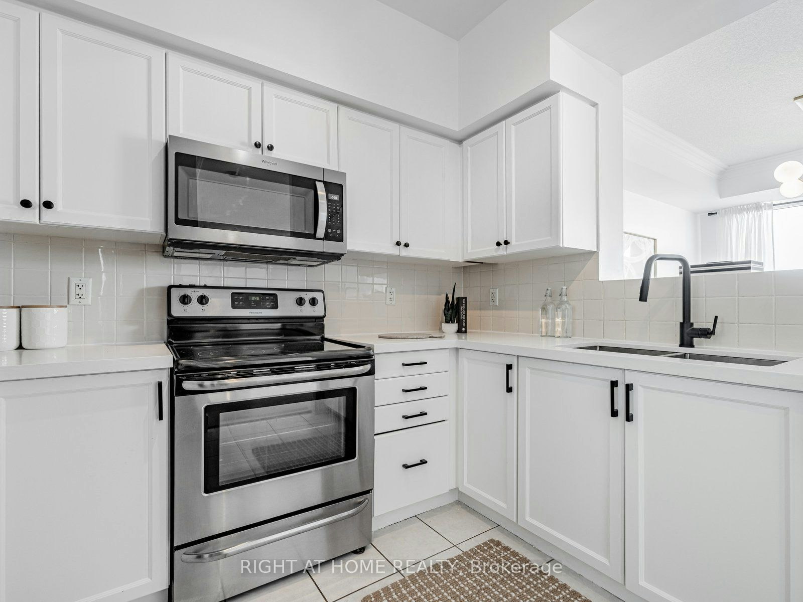 RG1-1 Clairtrell Road, Toronto, ON, M2N 7H6 - 8