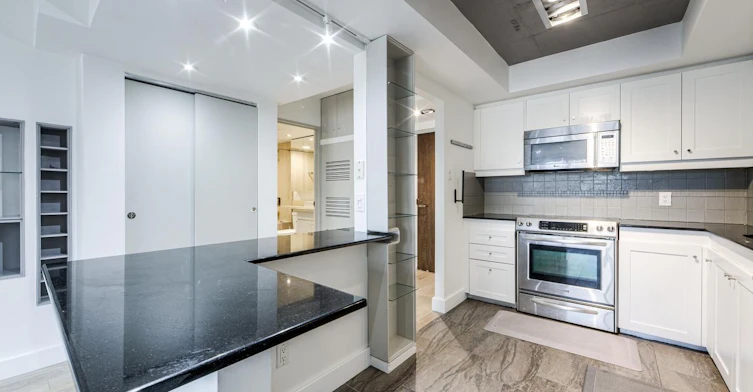 1707-65 Harbour Square, Toronto, ON, M5J 2L4 - 7