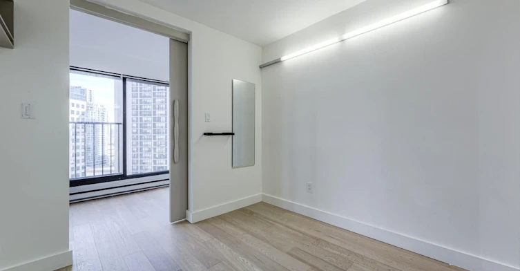 1707-65 Harbour Square, Toronto, ON, M5J 2L4 - 17