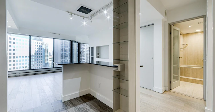 1707-65 Harbour Square, Toronto, ON, M5J 2L4 - 5