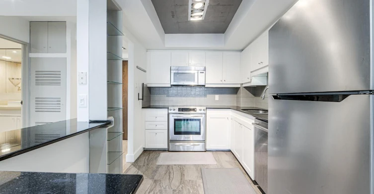 1707-65 Harbour Square, Toronto, ON, M5J 2L4 - 6