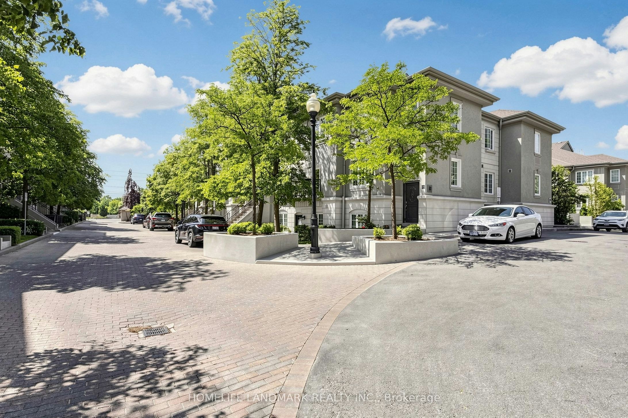 B29-108 Finch Avenue W, Toronto, ON, M2N 6W6