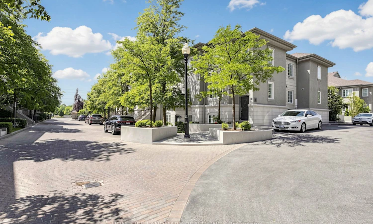 B29-108 Finch Avenue W