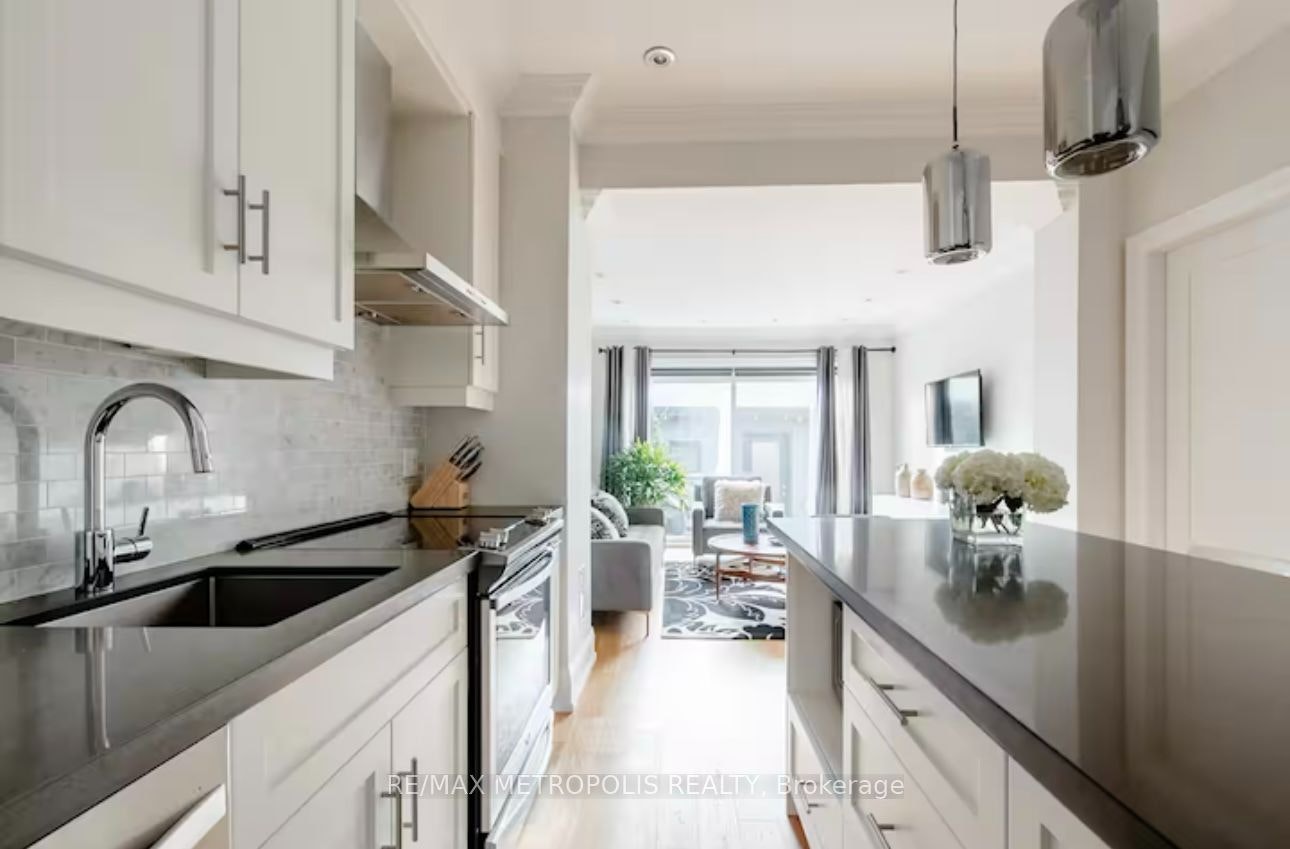 Main Floor-72 Grace Street, Toronto, ON, M6J 2S2 - 13