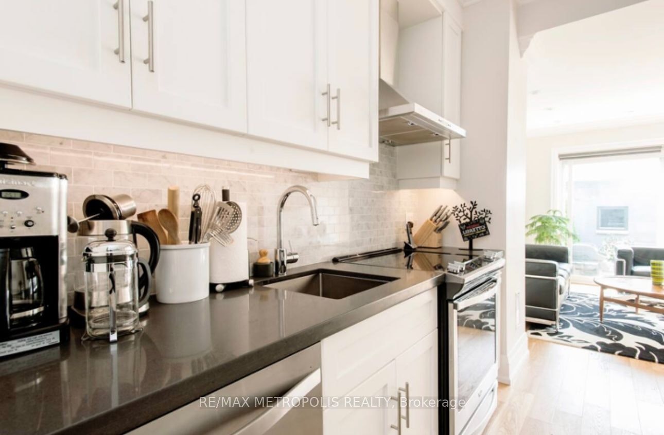 Main Floor-72 Grace Street, Toronto, ON, M6J 2S2 - 11