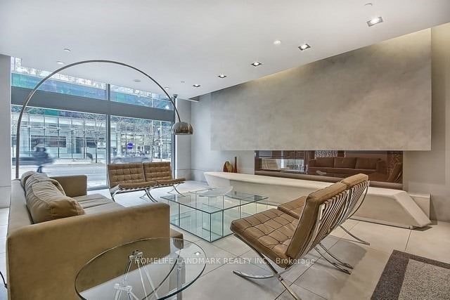 2507-832 Bay Street, Toronto, ON, M5S 1Z6