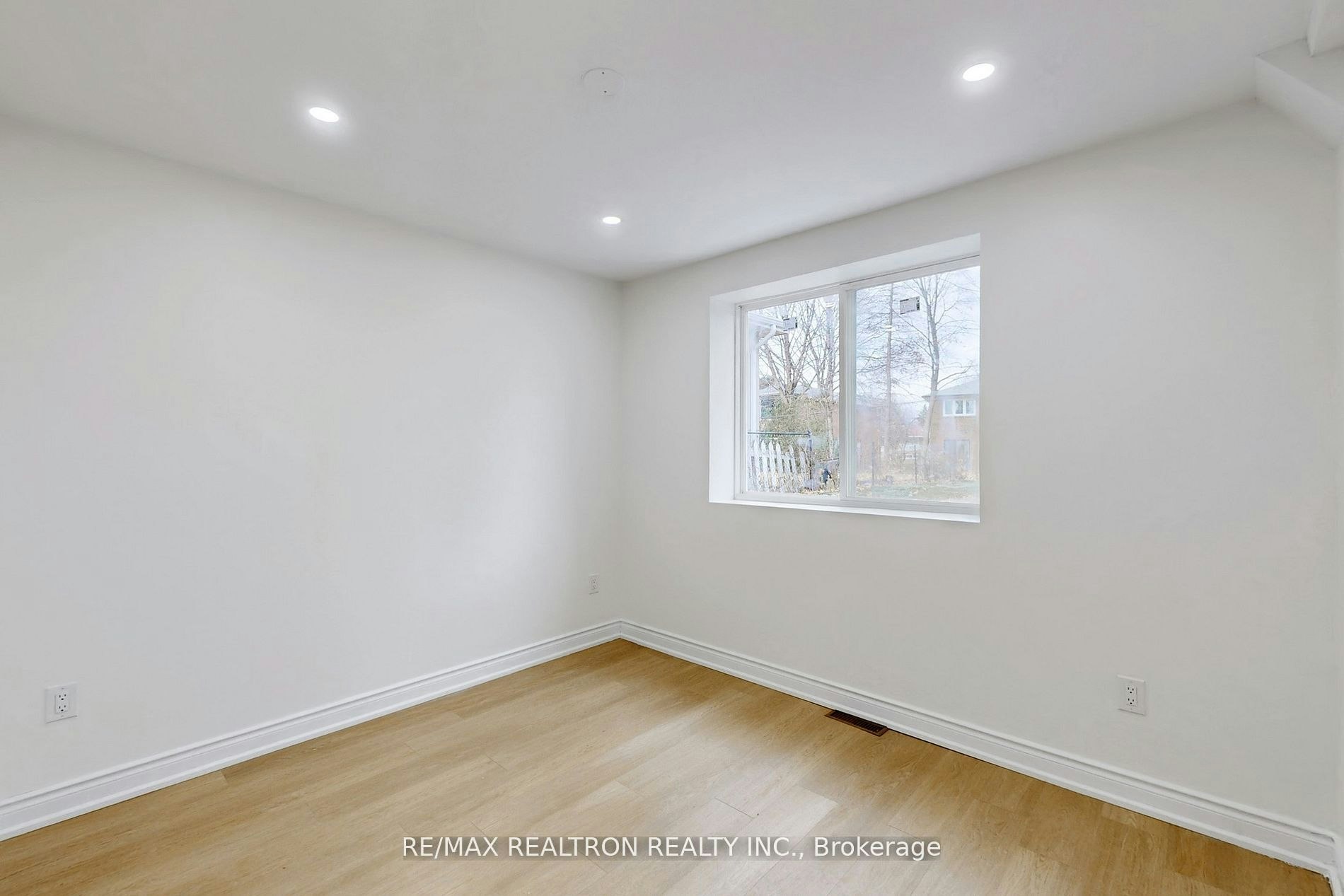 6 Deering Crescent, Toronto, ON, M2M 2A3 - 3