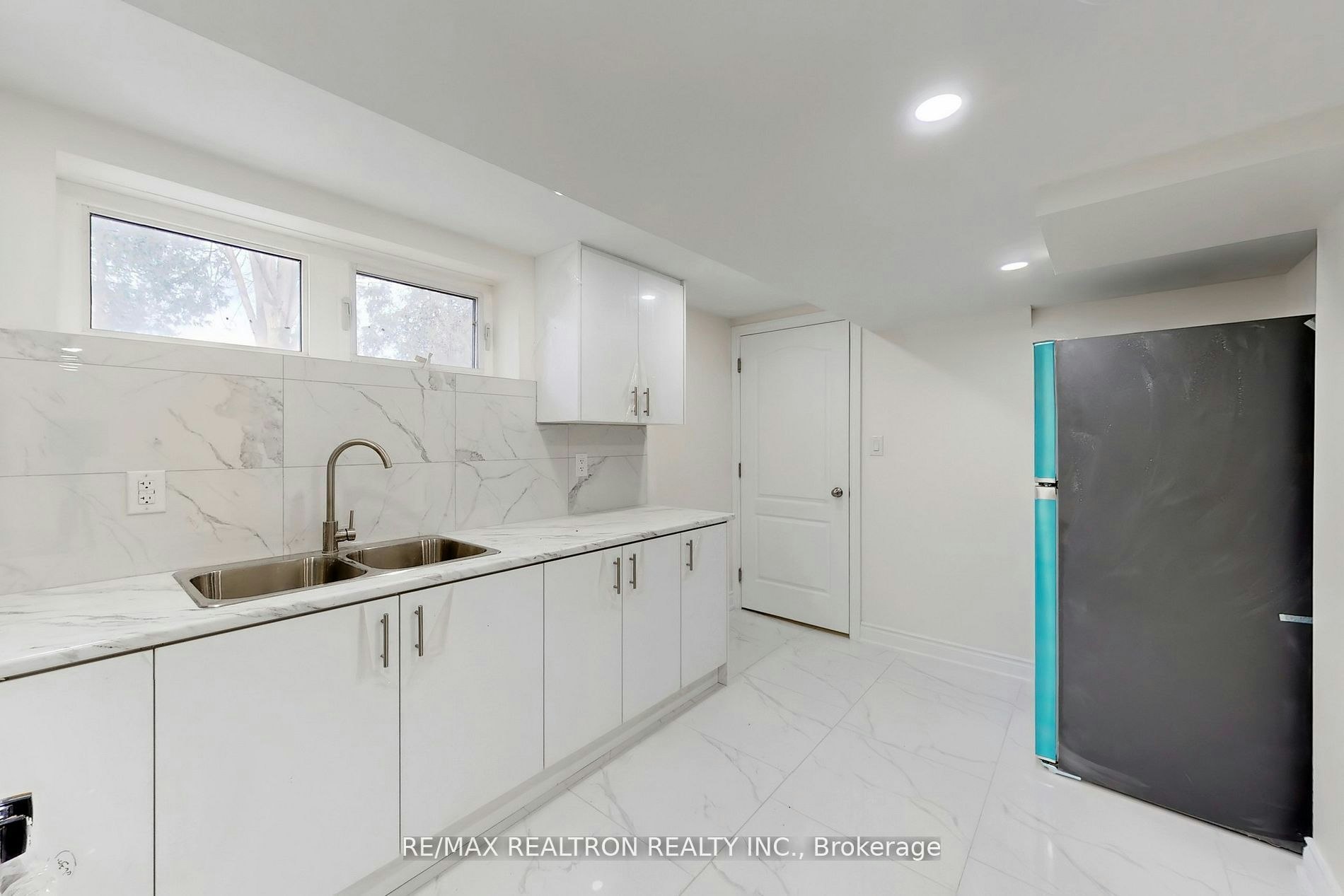 6 Deering Crescent, Toronto, ON, M2M 2A3 - 6