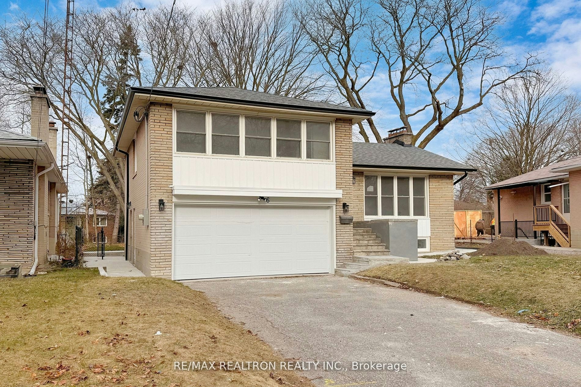 6 Deering Crescent, Toronto, ON, M2M 2A3 - 2