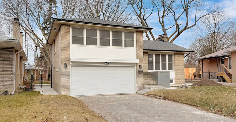 6 Deering Crescent, Toronto, ON, M2M 2A3 - 2
