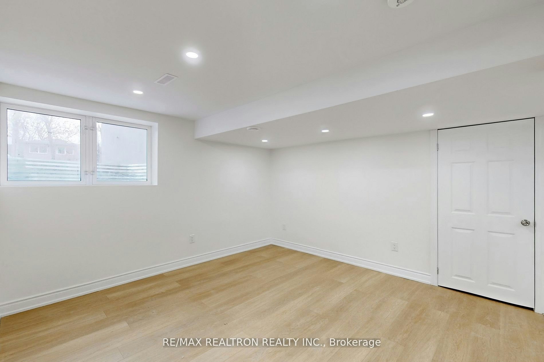 6 Deering Crescent, Toronto, ON, M2M 2A3 - 4