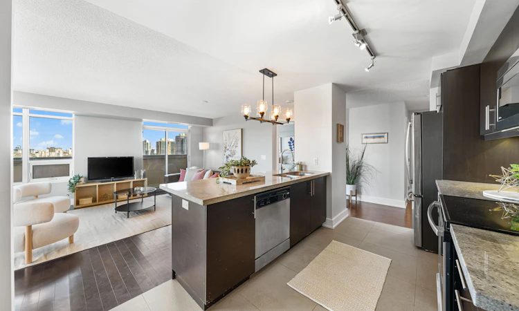 708-676 Sheppard Avenue E