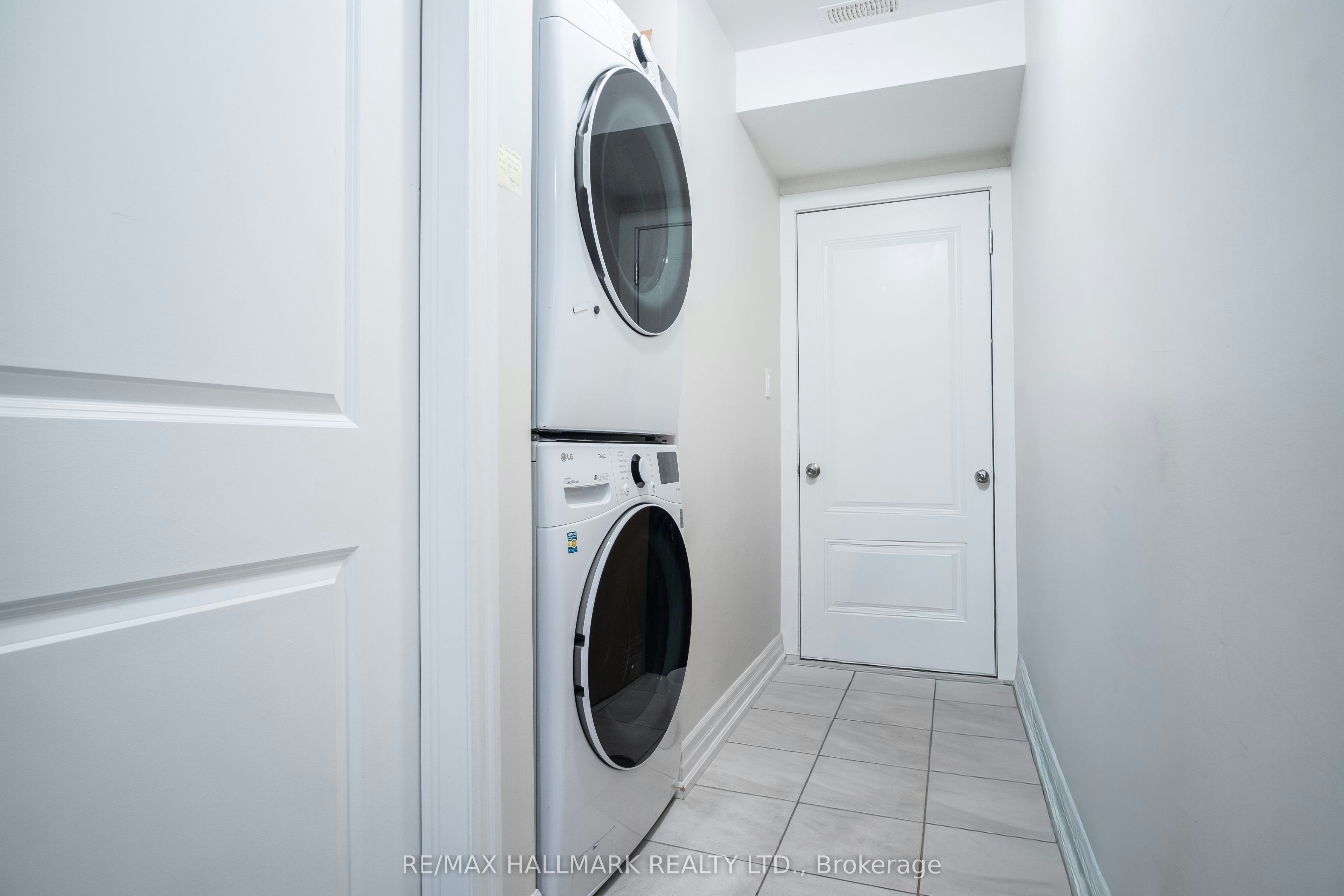 Basement 1-35 Roberta Drive, Toronto, ON, M6A 2J6 - 9