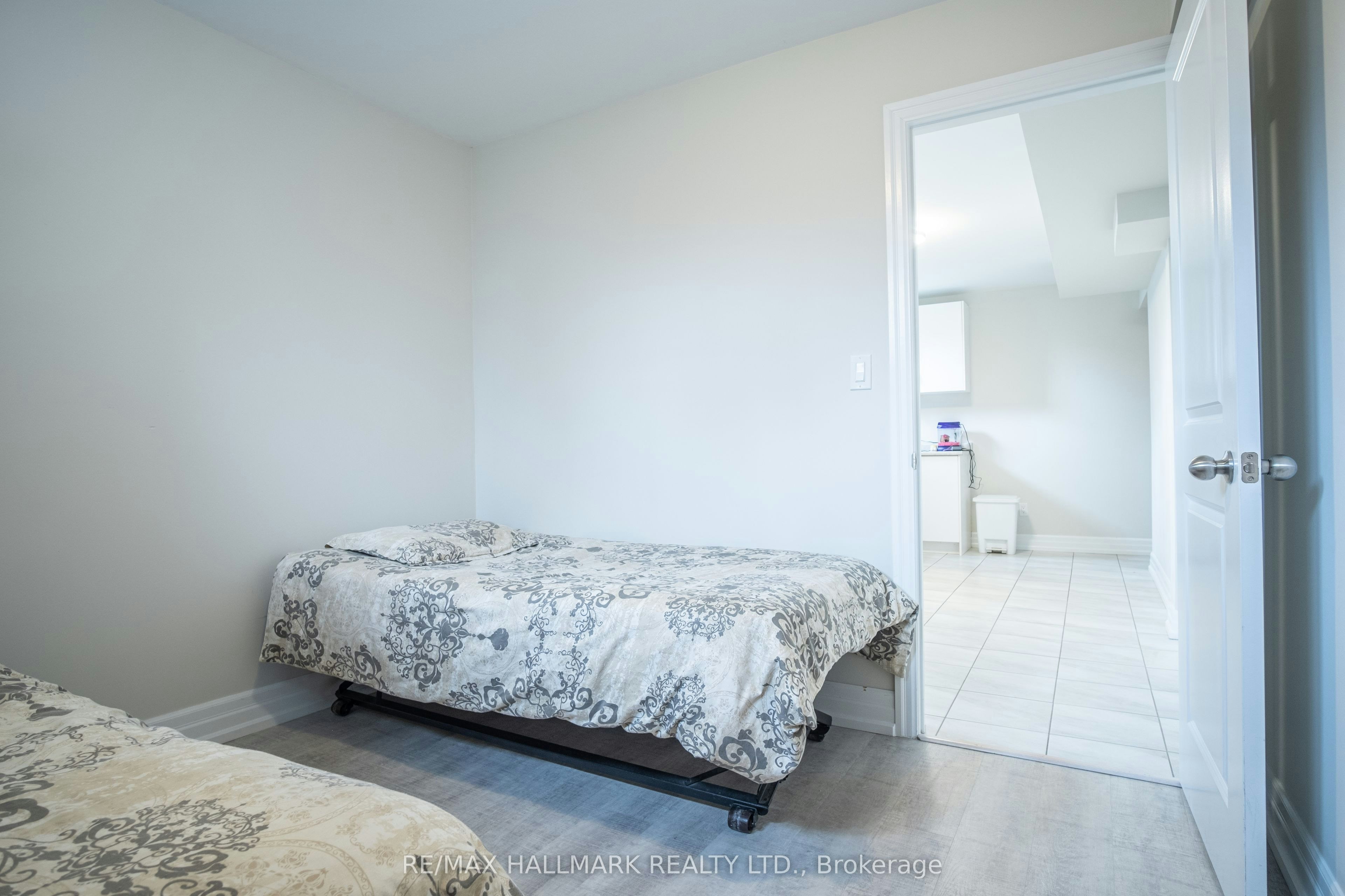 Basement 1-35 Roberta Drive, Toronto, ON, M6A 2J6 - 6