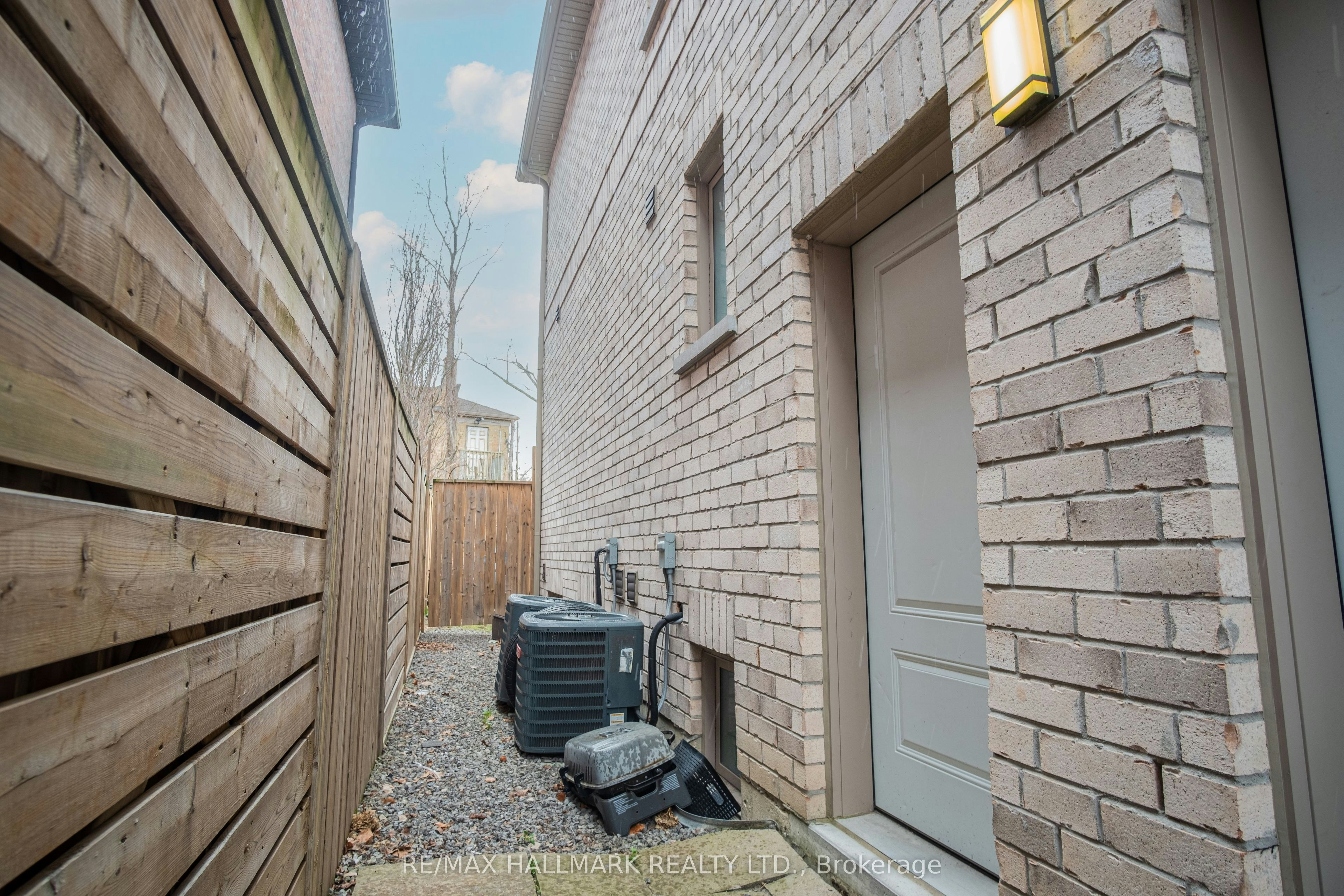 Basement 1-35 Roberta Drive, Toronto, ON, M6A 2J6 - 10
