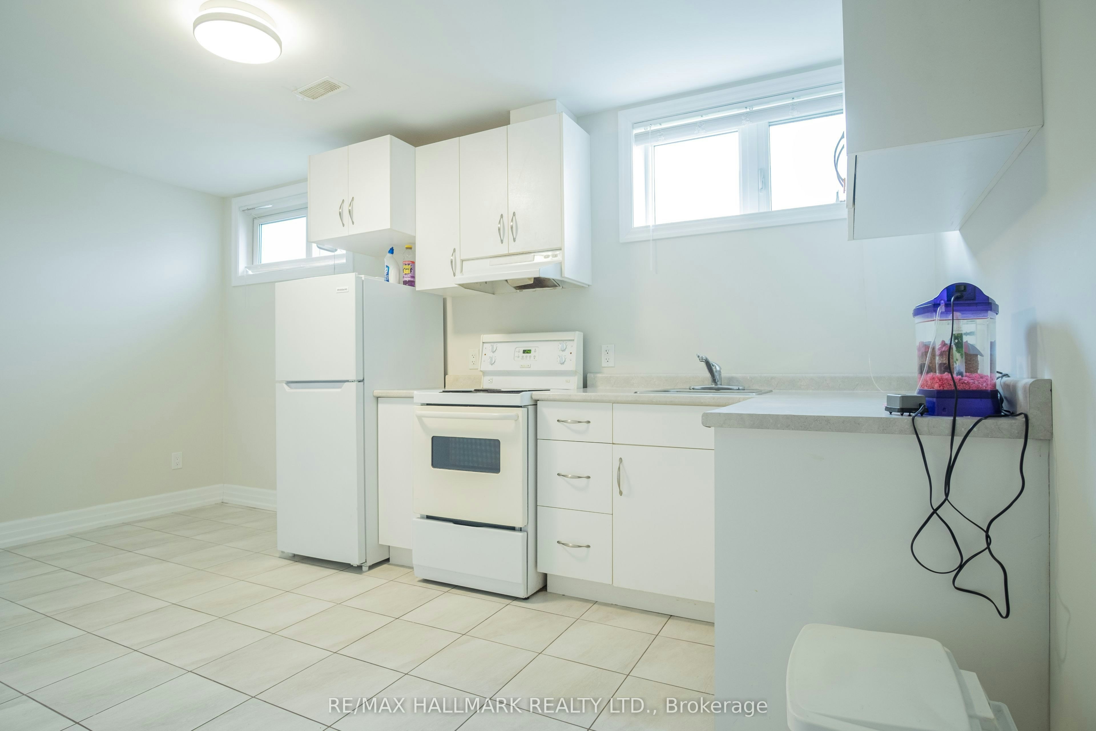 Basement 1-35 Roberta Drive, Toronto, ON, M6A 2J6 - 3