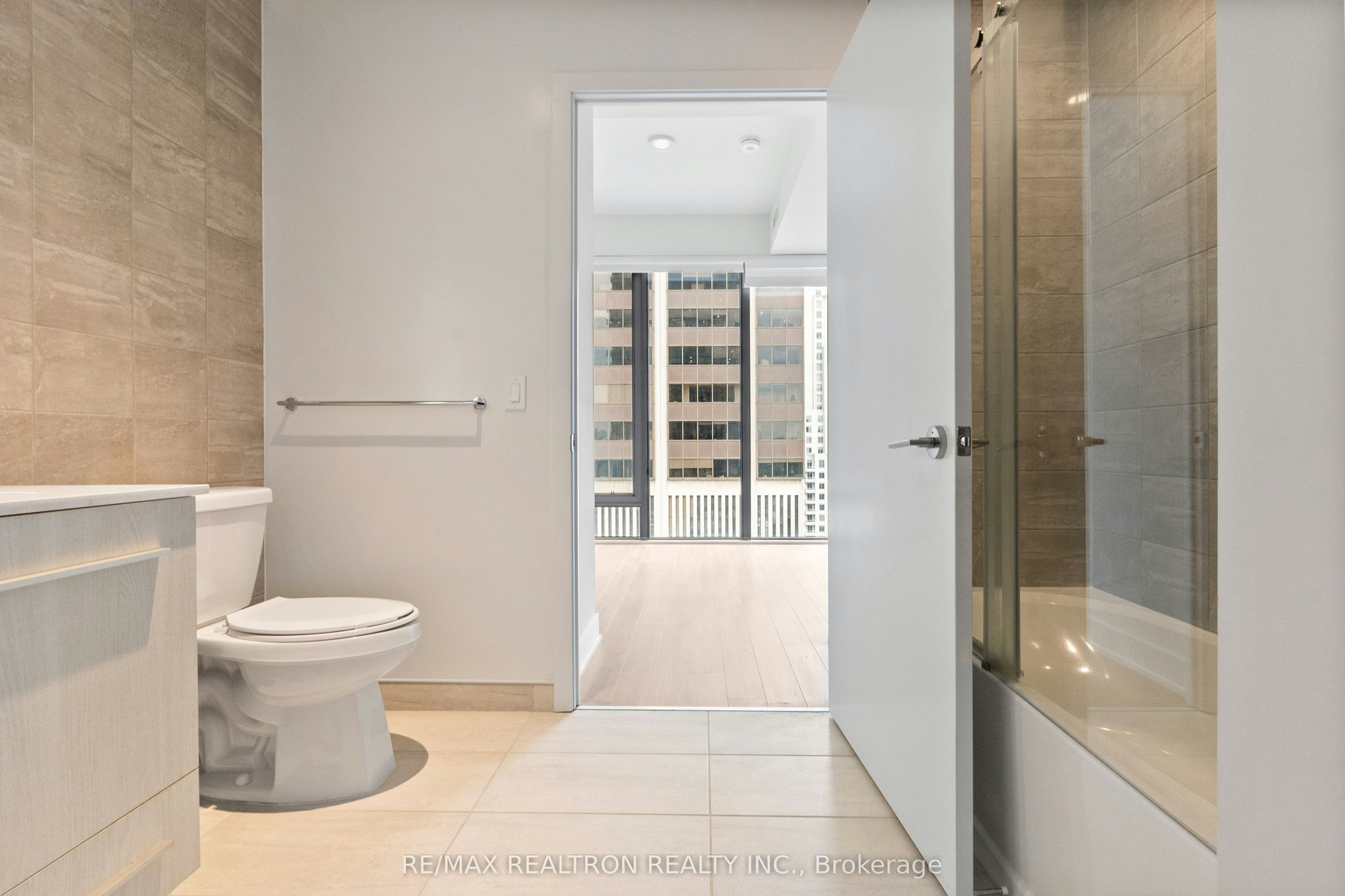 2704-8 Cumberland Street, Toronto, ON, M4W 0B6 - 13