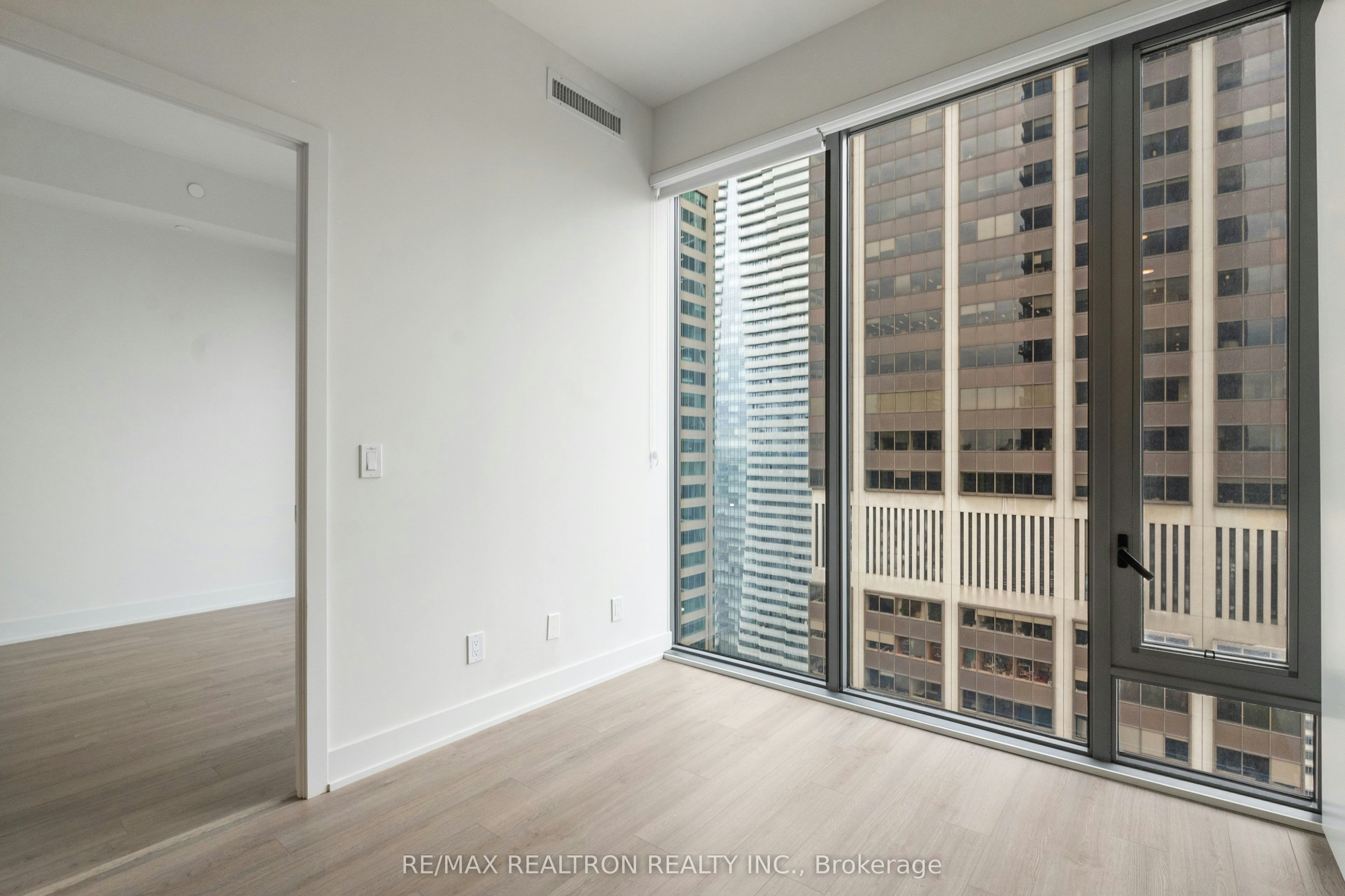 2704-8 Cumberland Street, Toronto, ON, M4W 0B6 - 9