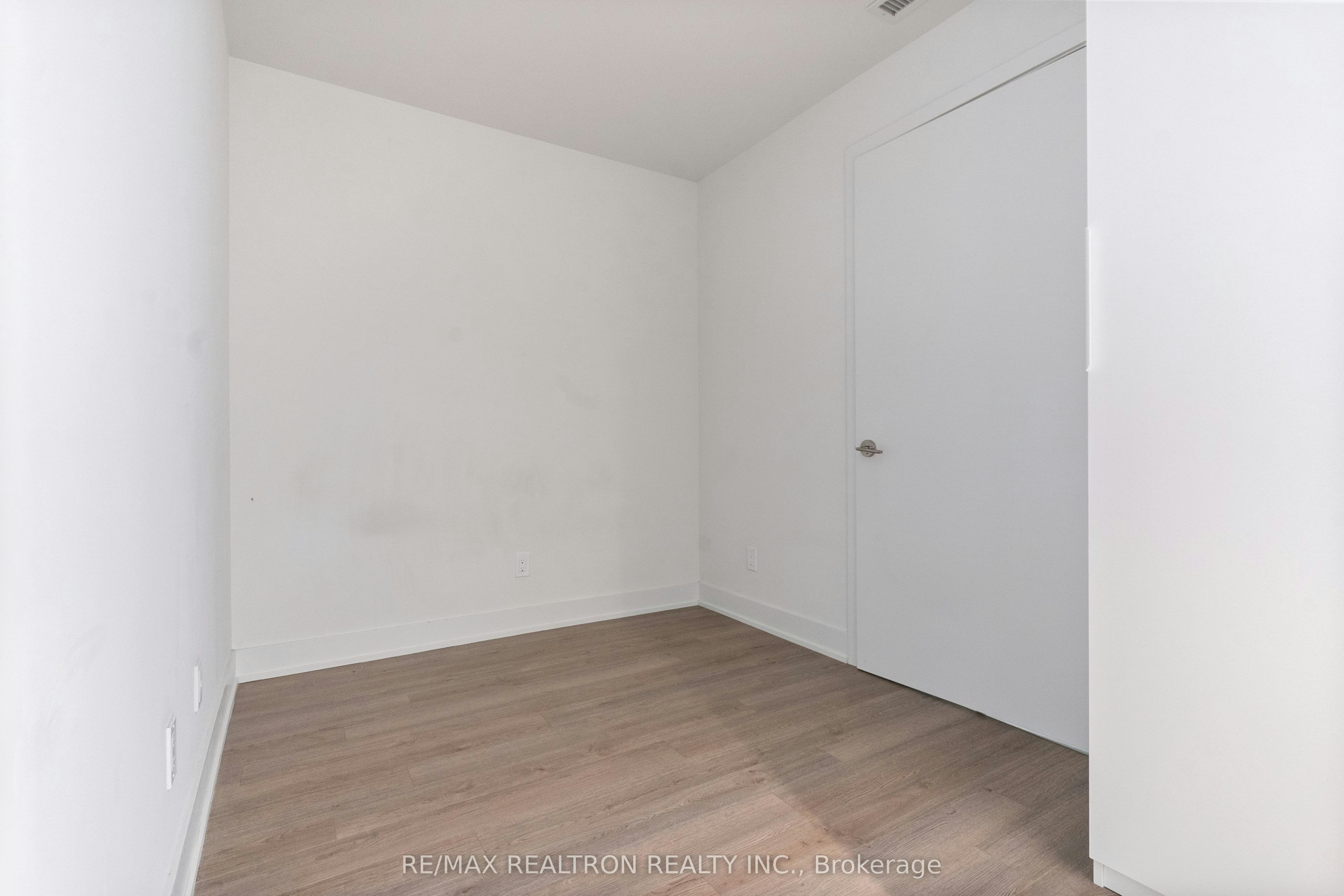 2704-8 Cumberland Street, Toronto, ON, M4W 0B6 - 16