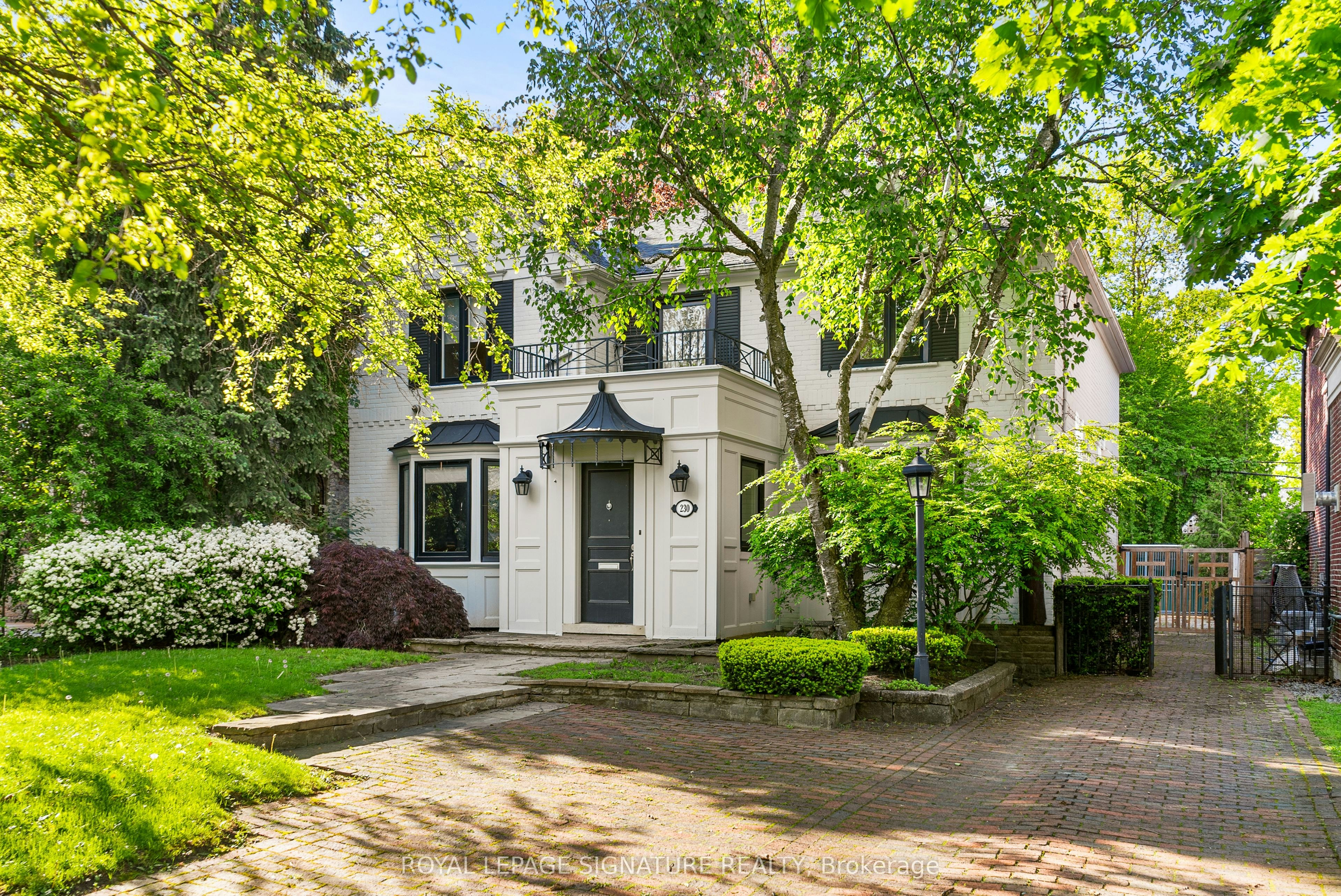 230 Strathallan Wood, Toronto, ON, M5N 1T4