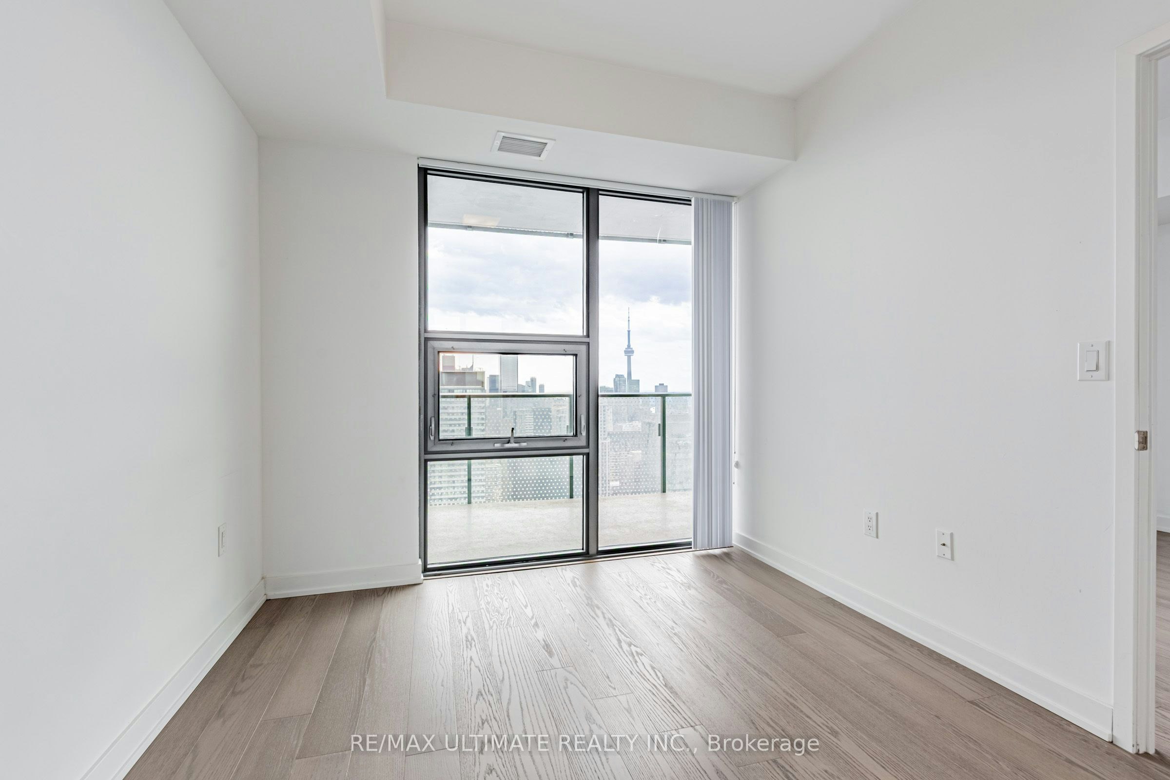 5003-11 Wellesley Street W, Toronto, ON, M4Y 0G4 - 2