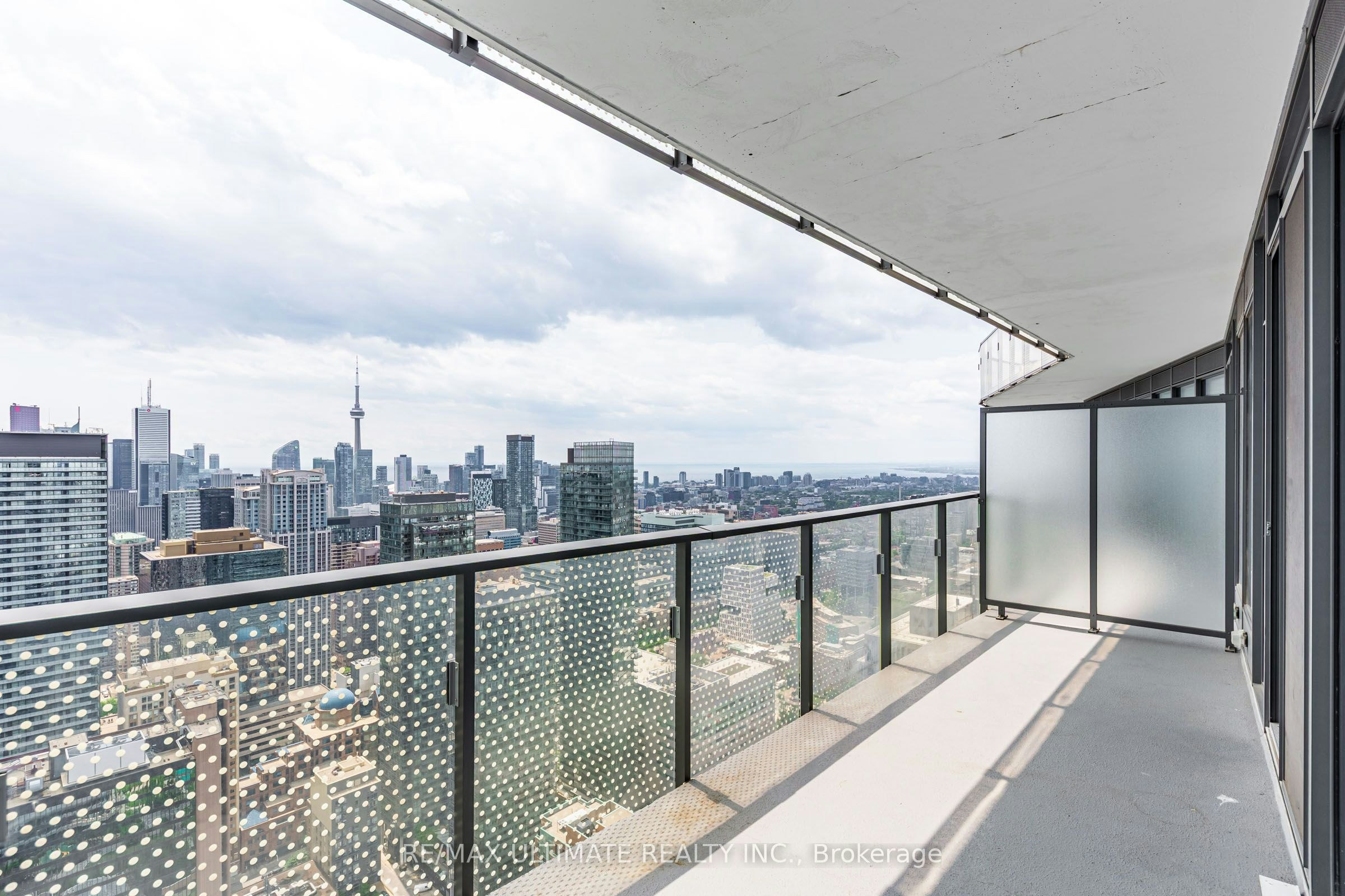5003-11 Wellesley Street W, Toronto, ON, M4Y 0G4