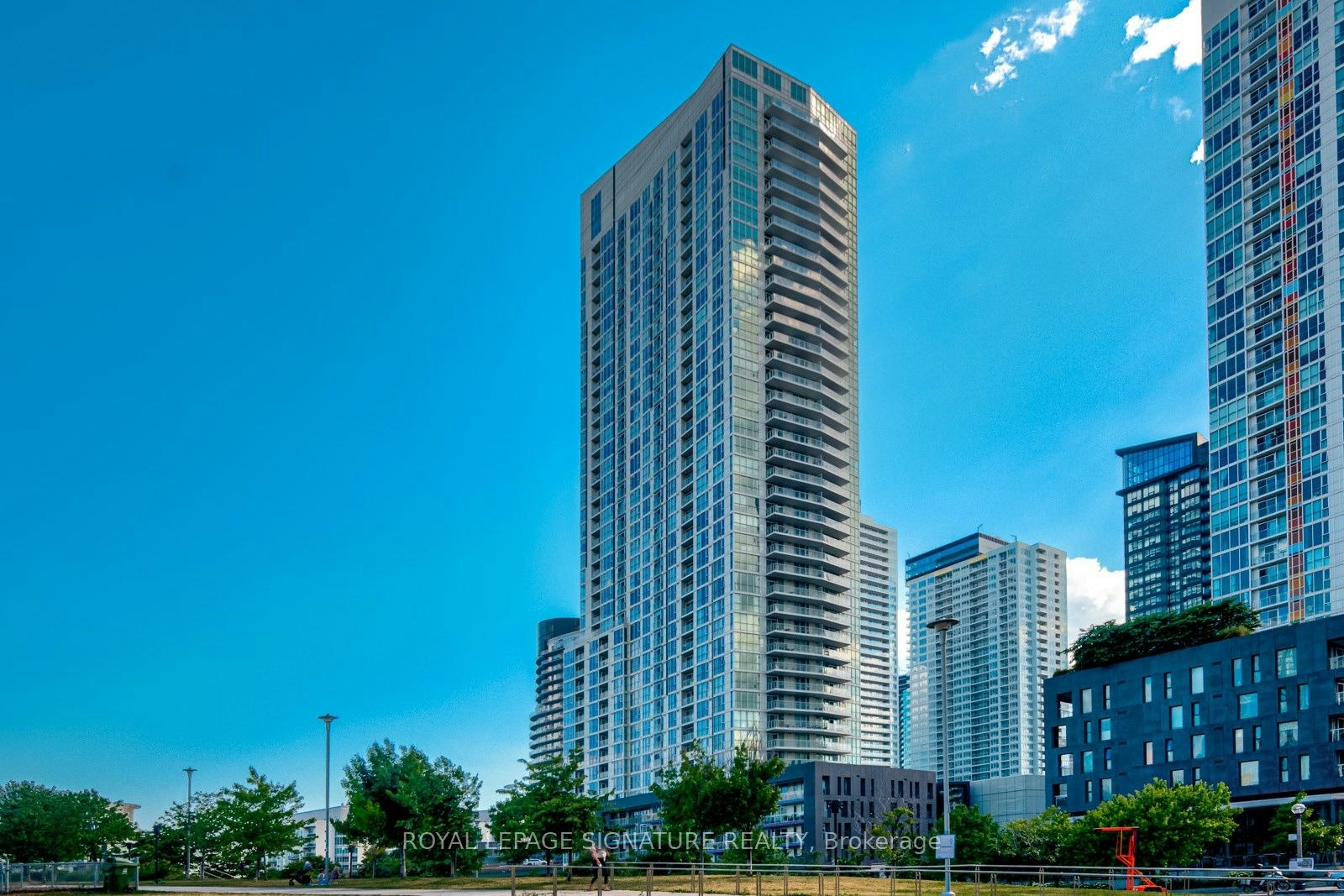 318-75 Queens Wharf Road, Toronto, ON, M5V 0J8 - 2