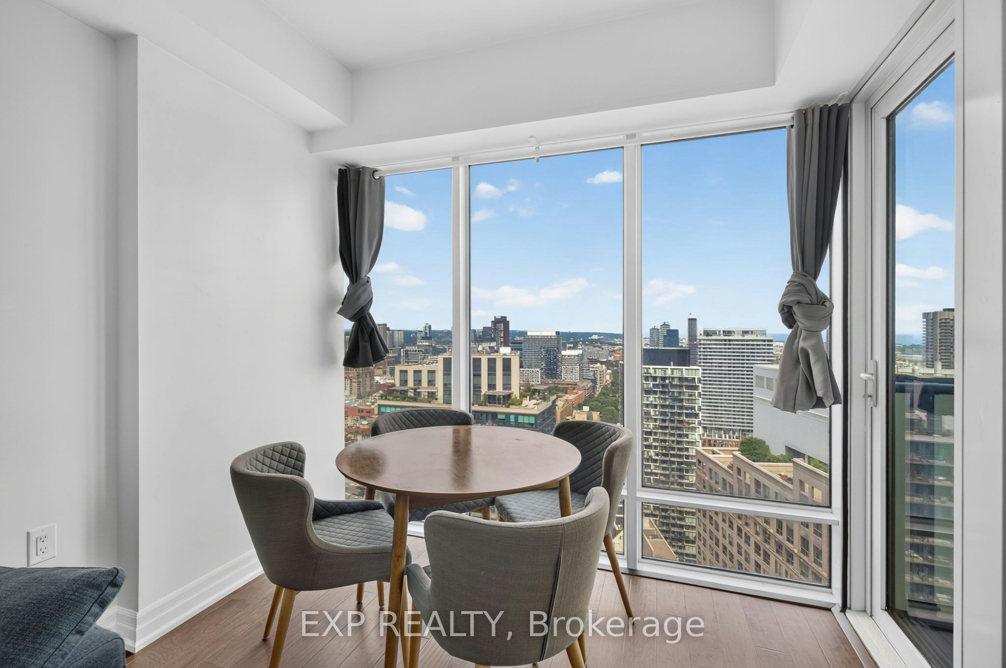 3510-8 The Esplanade N/A, Toronto, ON, M5E 0A6 - 12